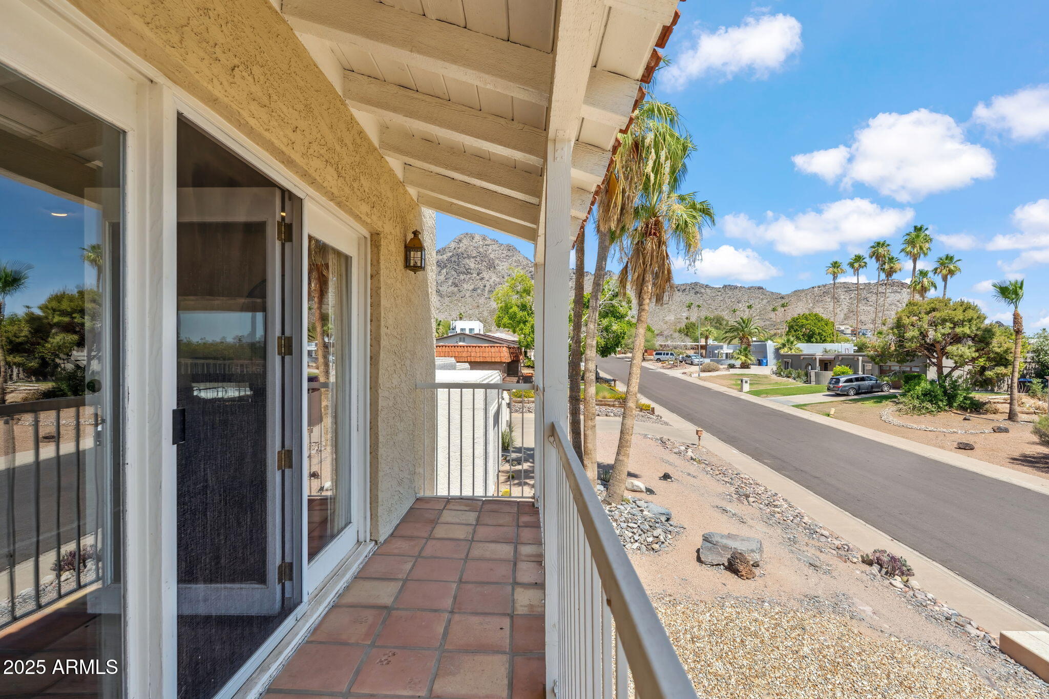 2016 E ORANGEWOOD Avenue