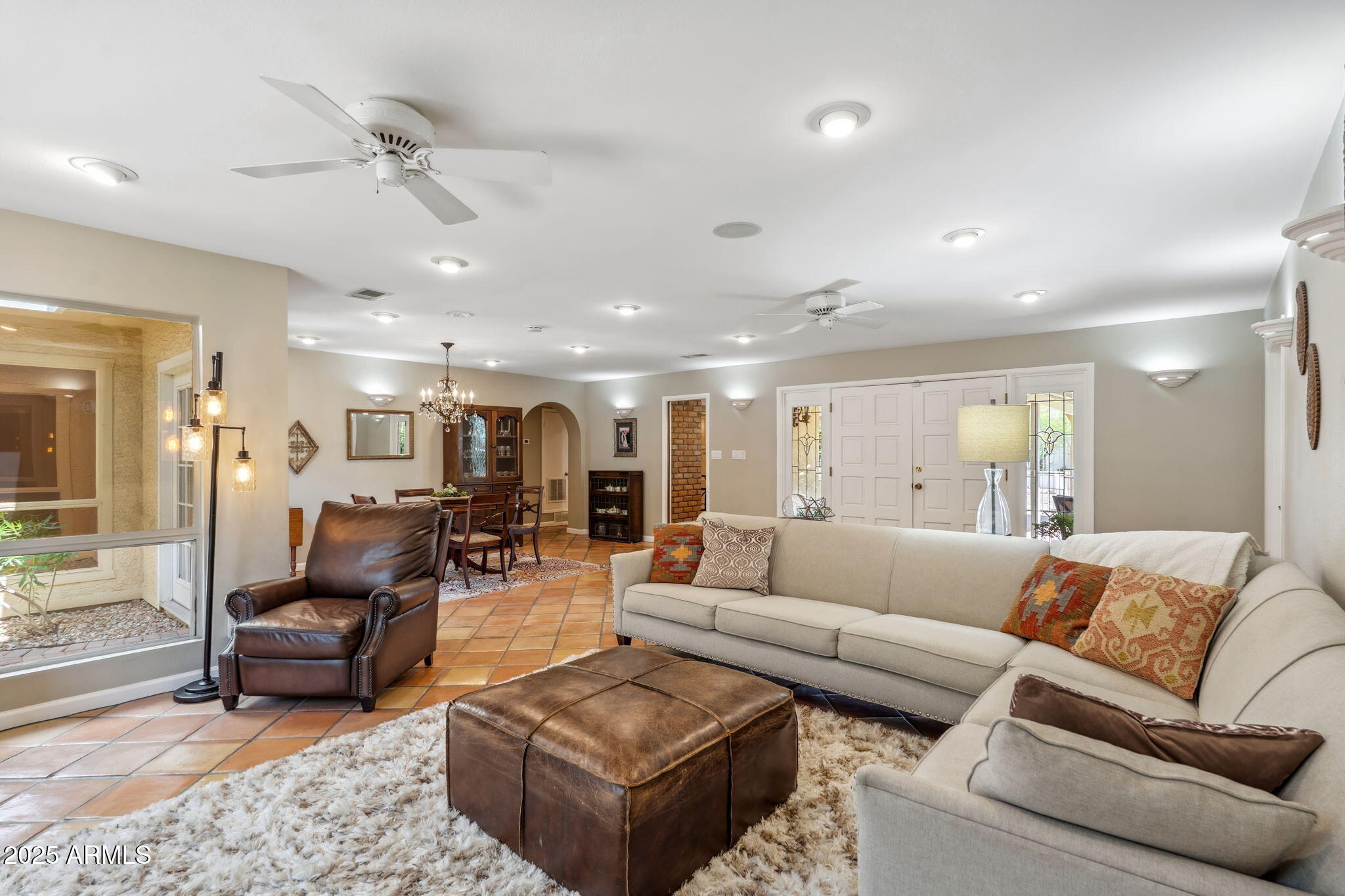 2016 E ORANGEWOOD Avenue