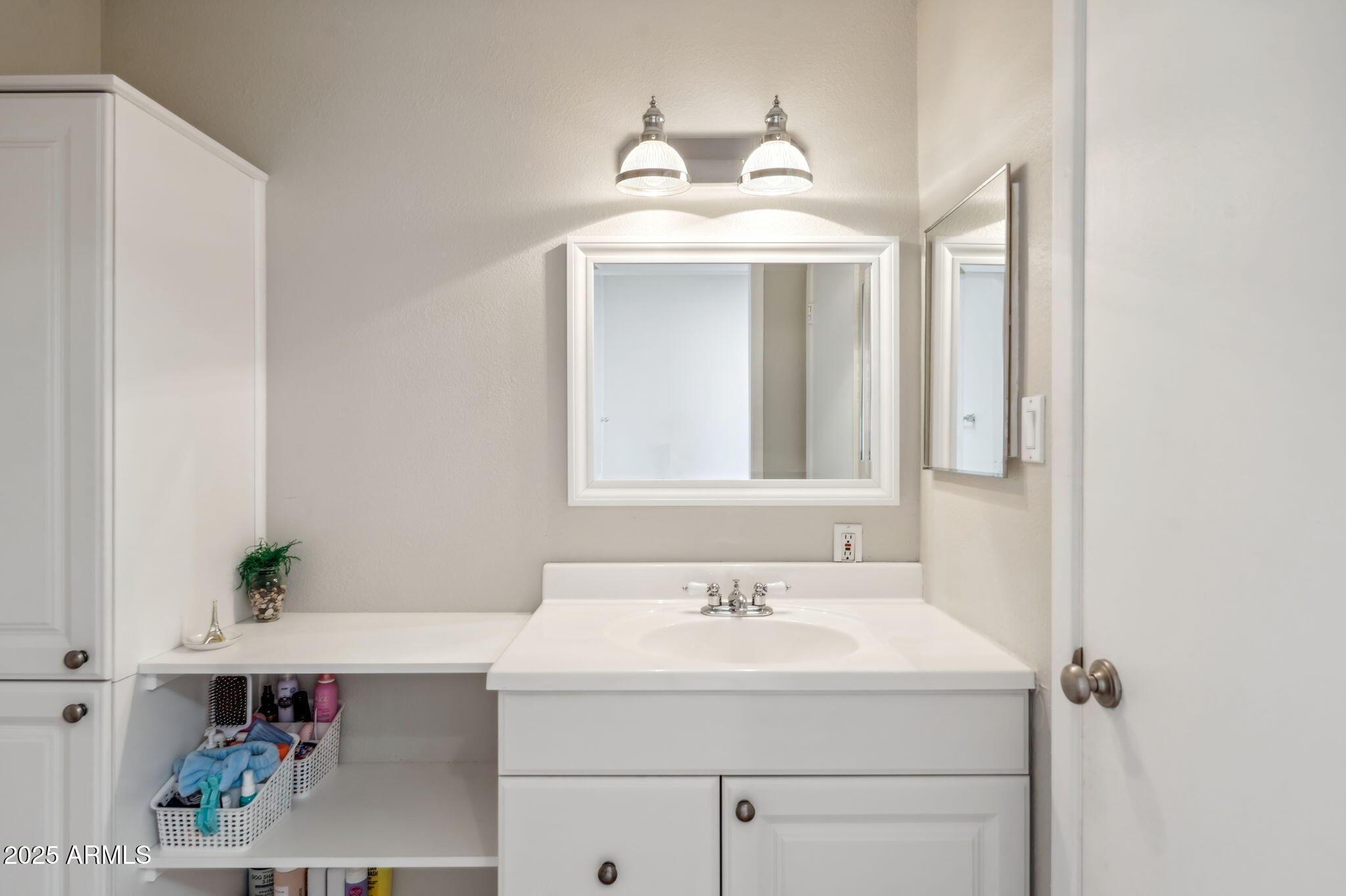 2016 E ORANGEWOOD Avenue