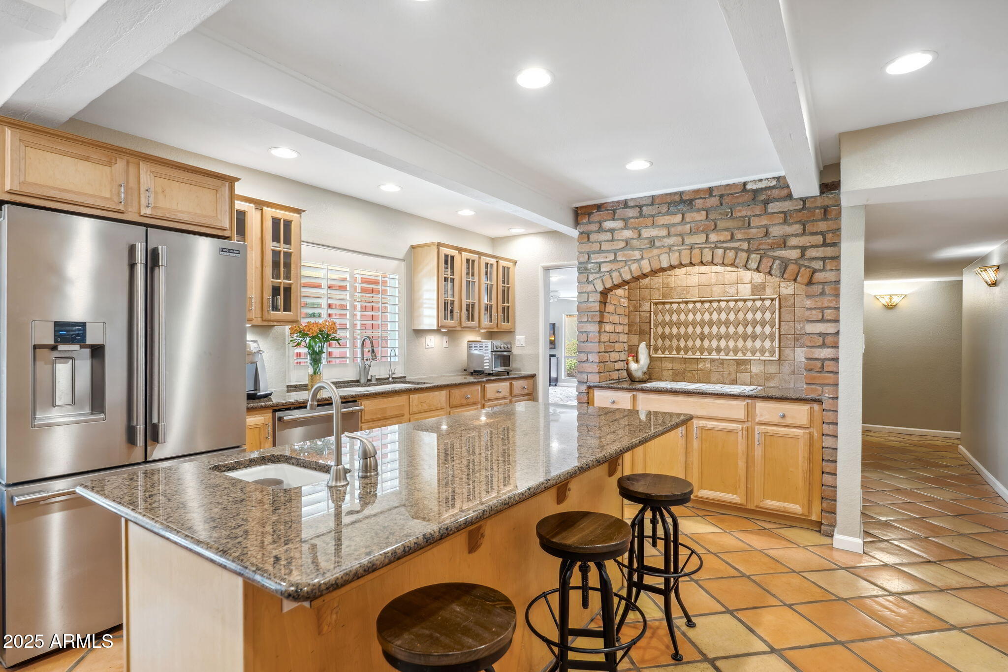 2016 E ORANGEWOOD Avenue