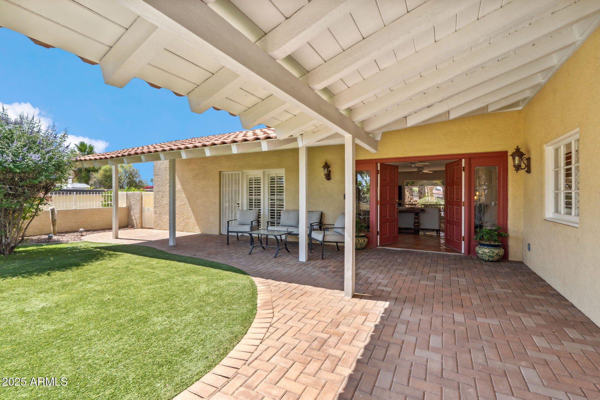 2016 E ORANGEWOOD Avenue