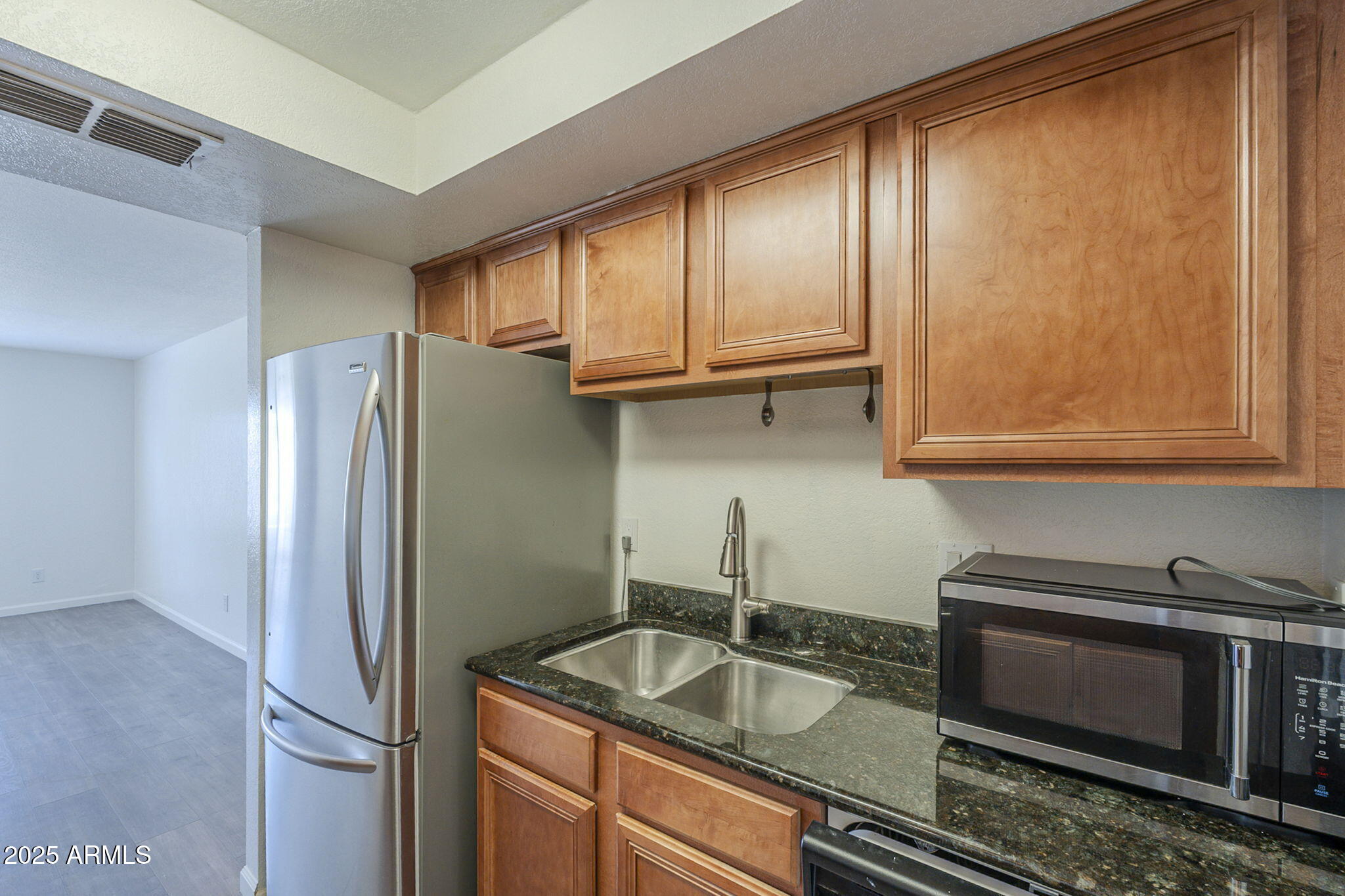 1402 E GUADALUPE Road, 122