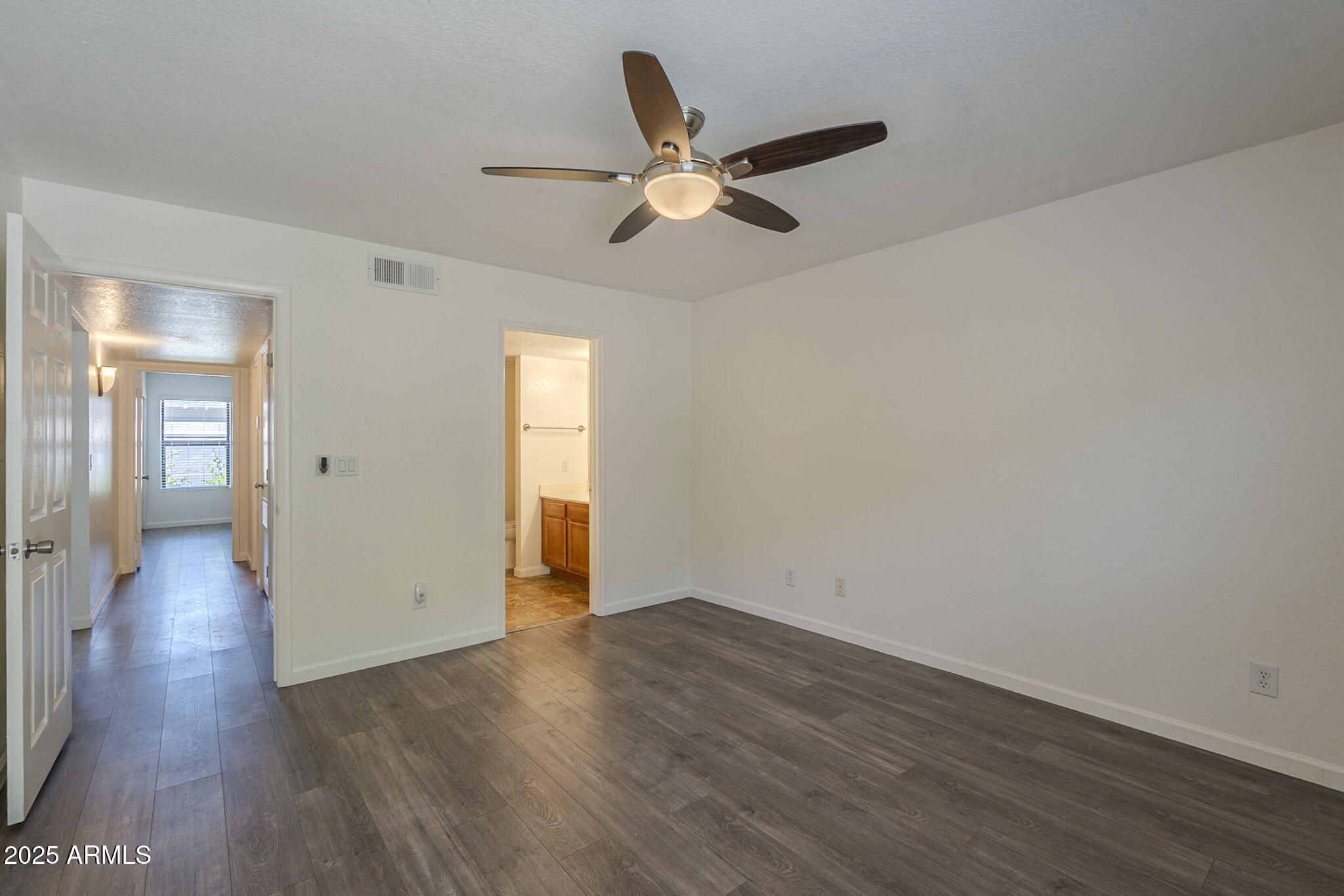 1402 E GUADALUPE Road, 122