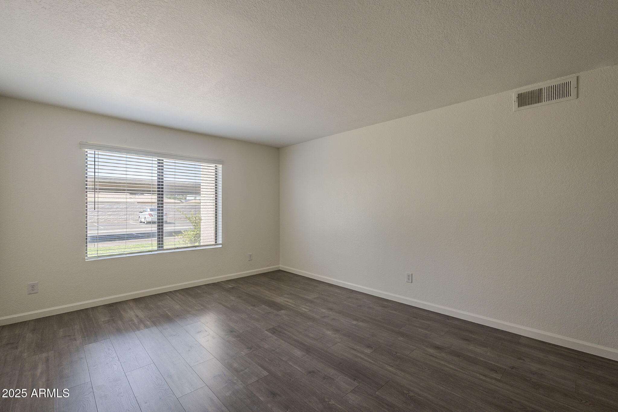 1402 E GUADALUPE Road, 122