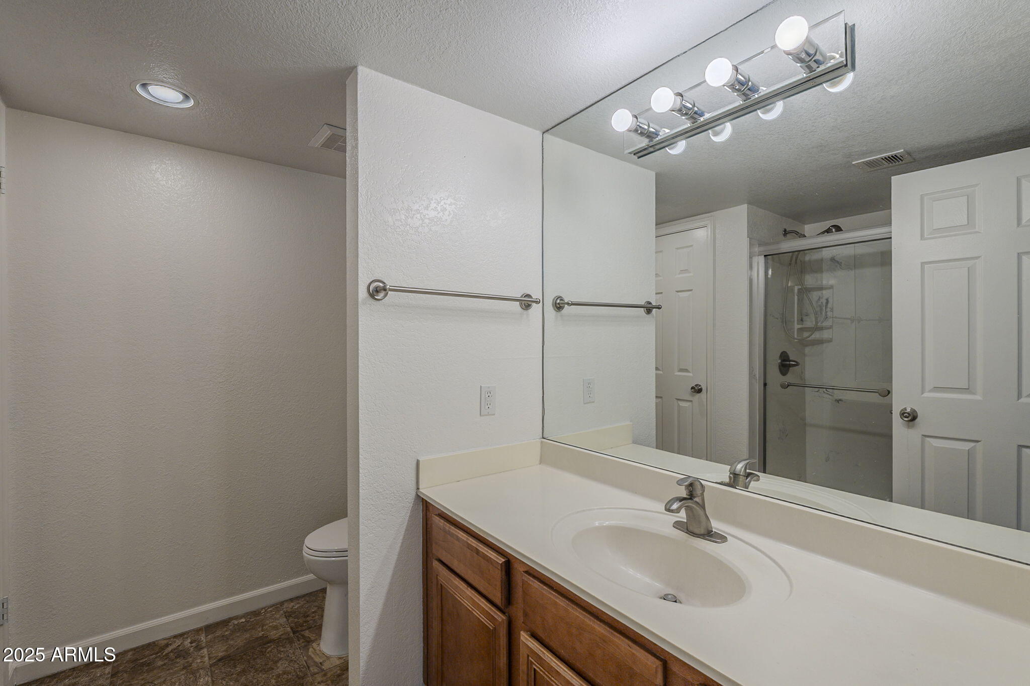 1402 E GUADALUPE Road, 122