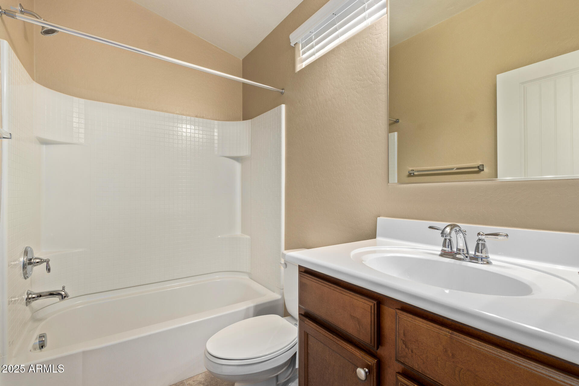 2725 E MINE CREEK Road, 2146