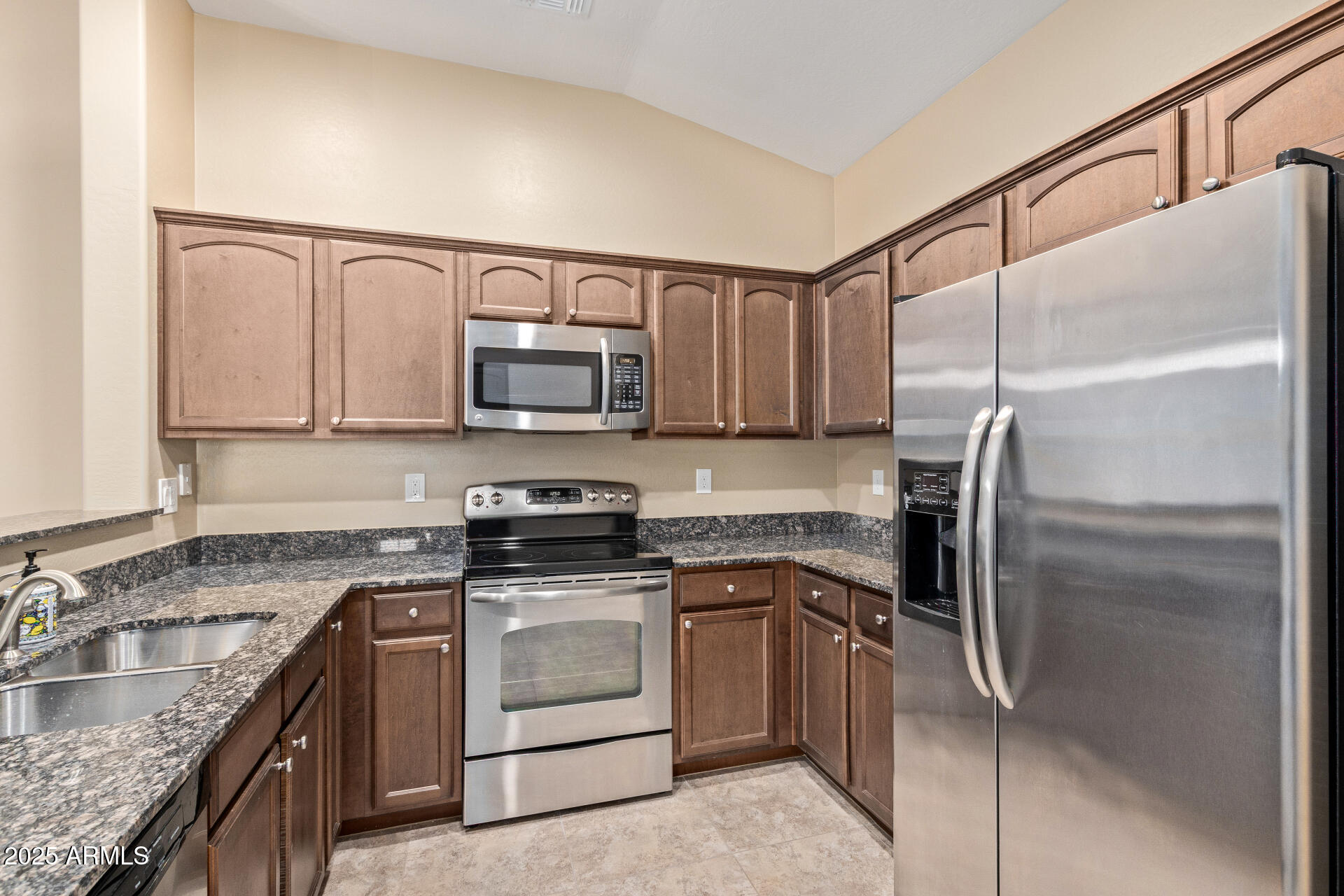 2725 E MINE CREEK Road, 2146