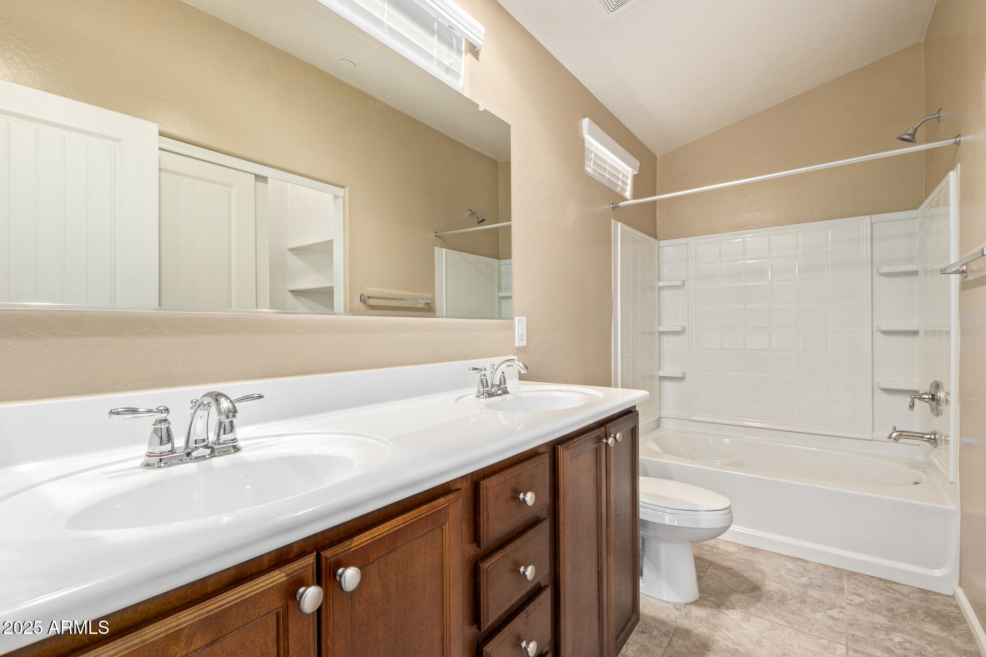 2725 E MINE CREEK Road, 2146