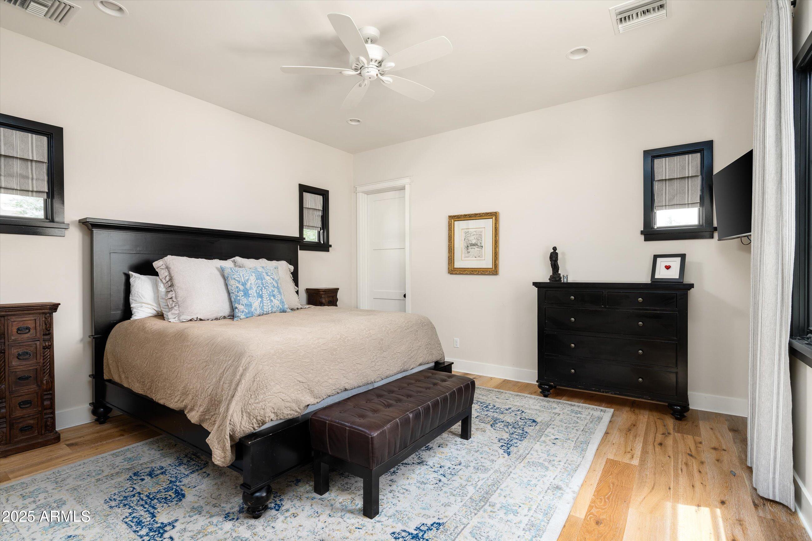 4901 E AMELIA Avenue