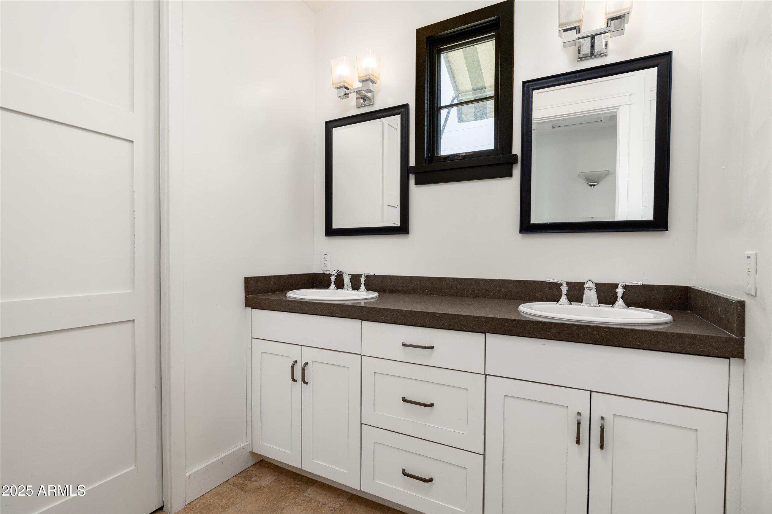 4901 E AMELIA Avenue