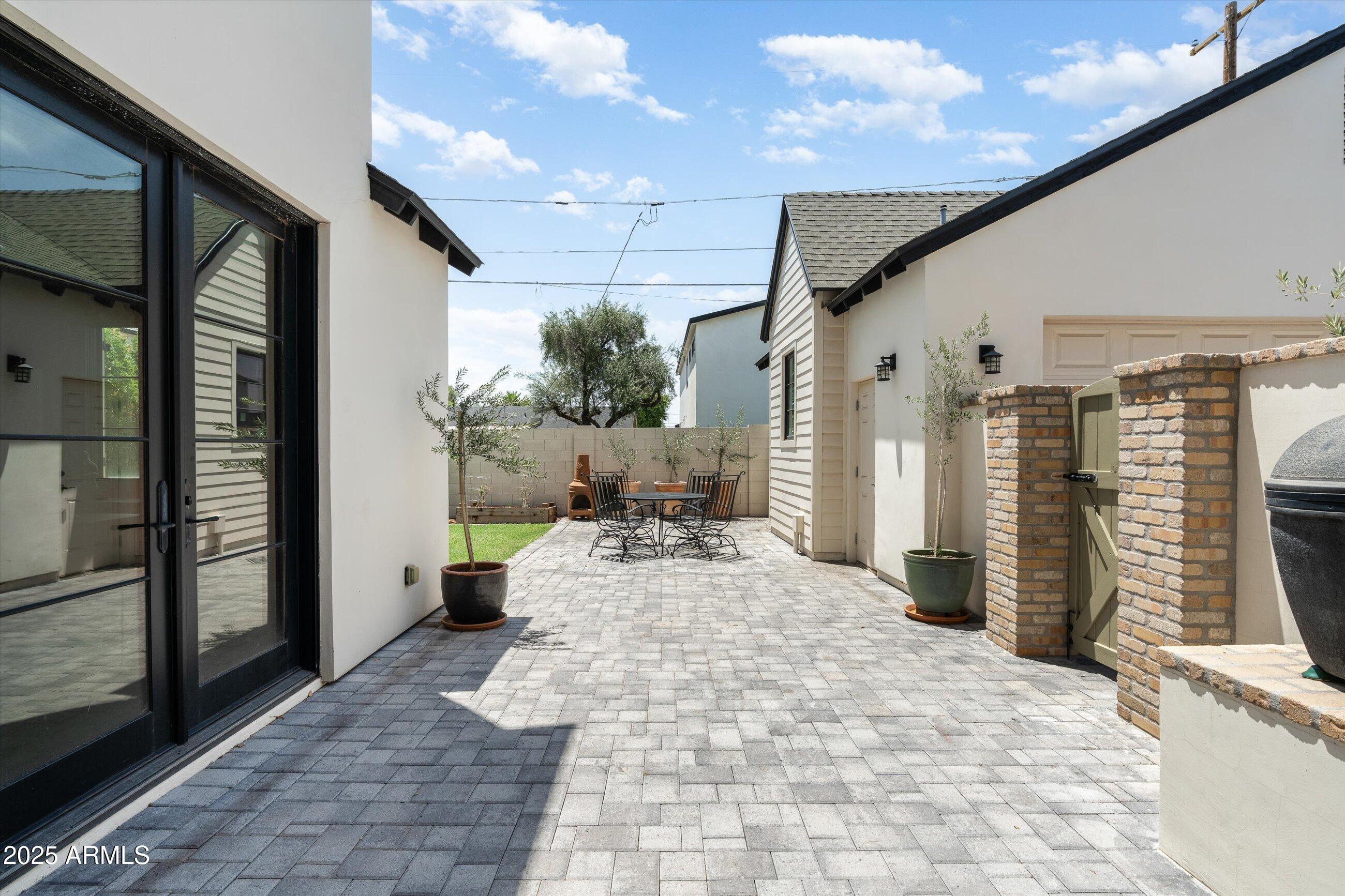 4901 E AMELIA Avenue