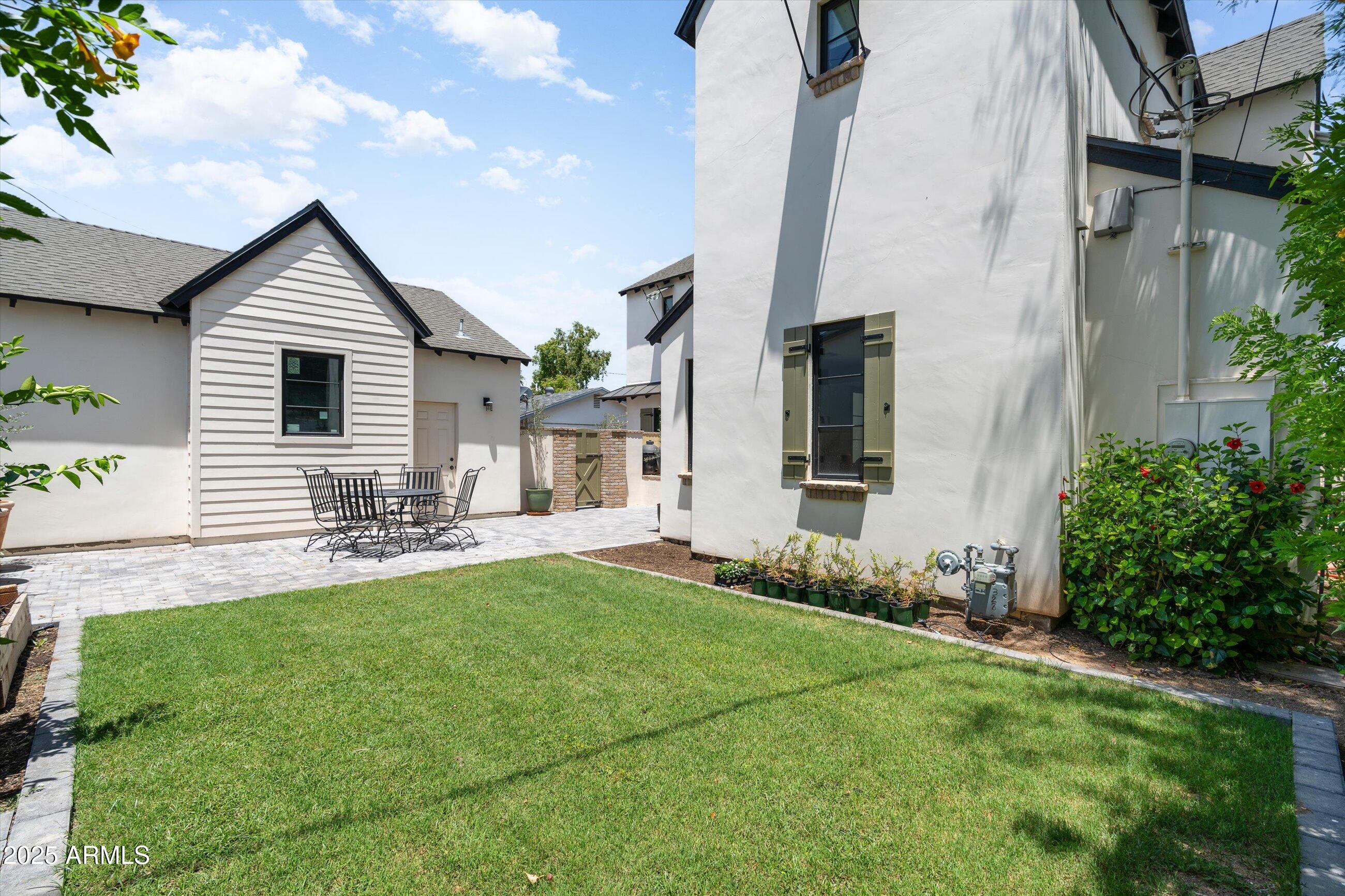 4901 E AMELIA Avenue