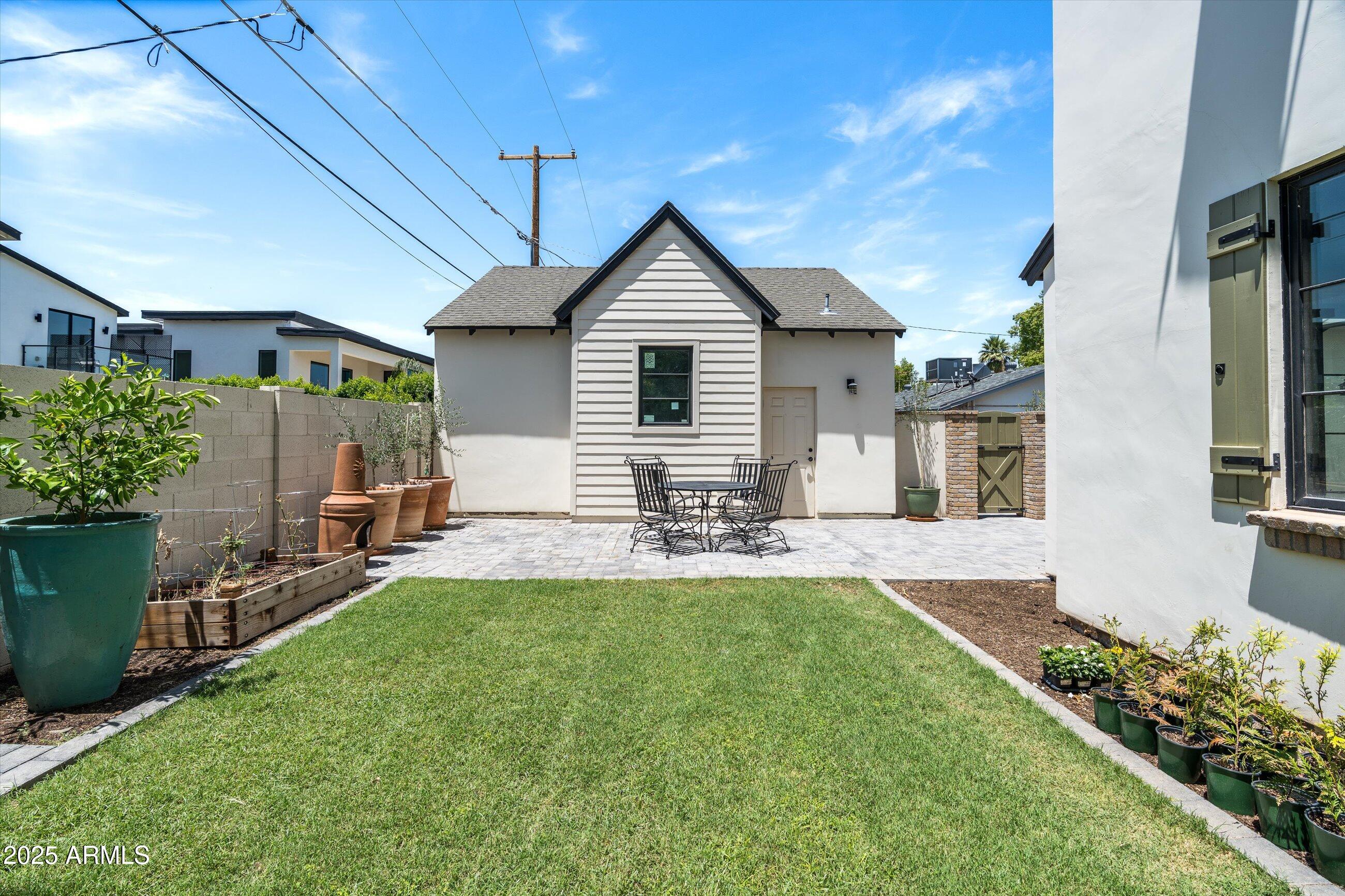 4901 E AMELIA Avenue