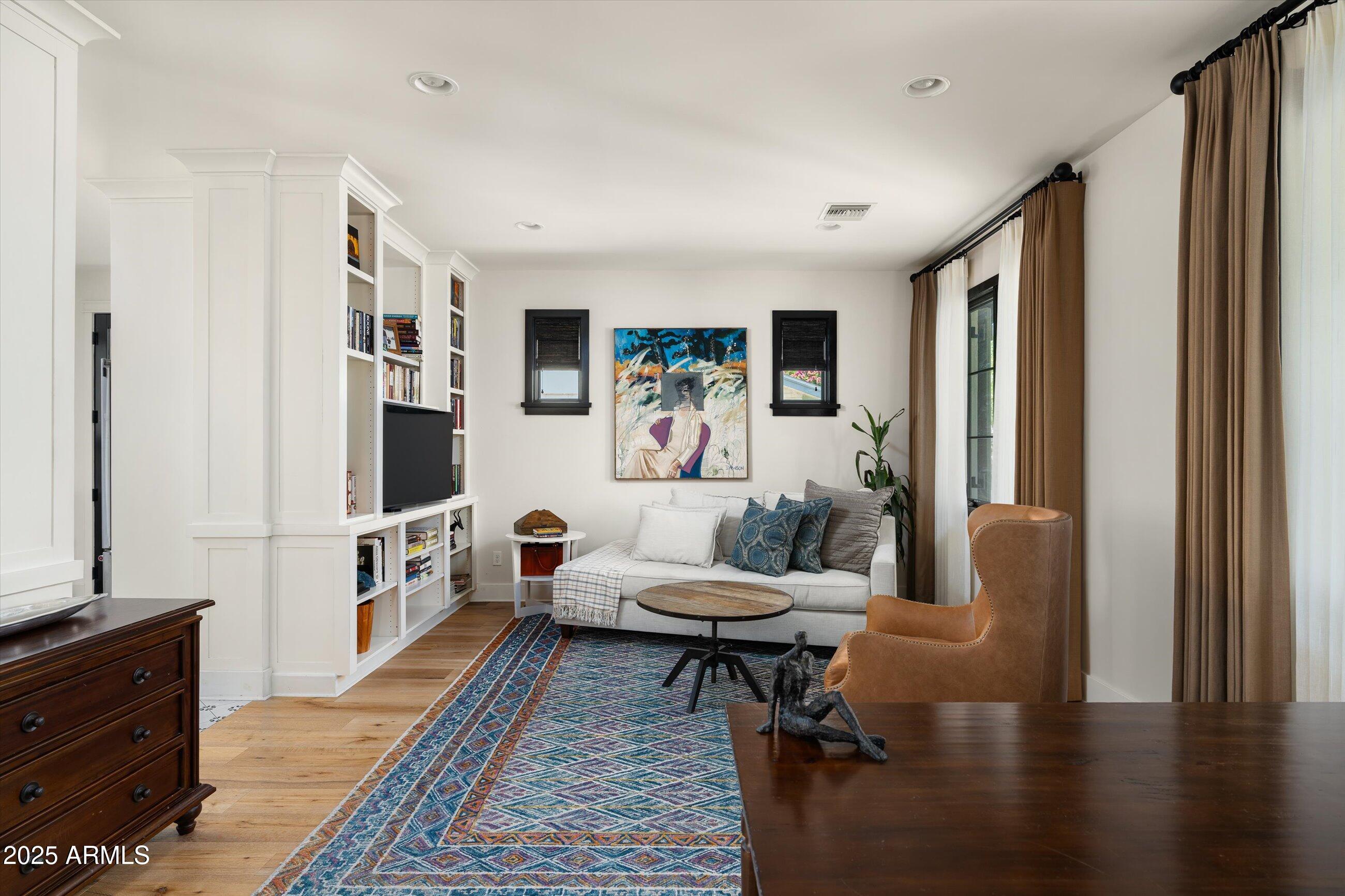 4901 E AMELIA Avenue