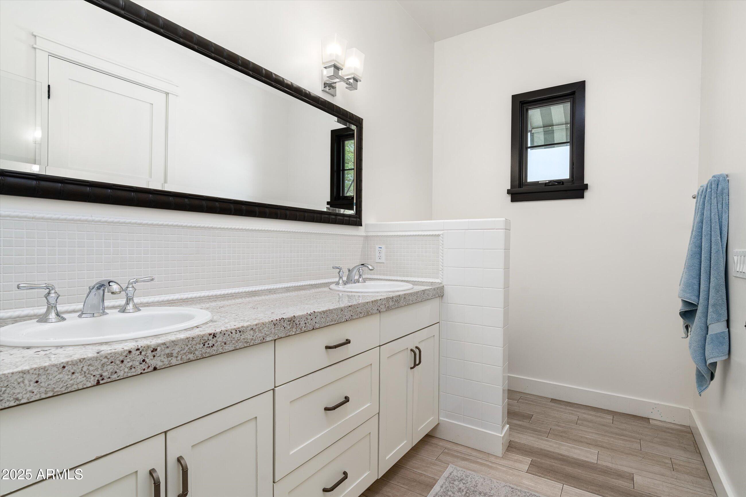 4901 E AMELIA Avenue