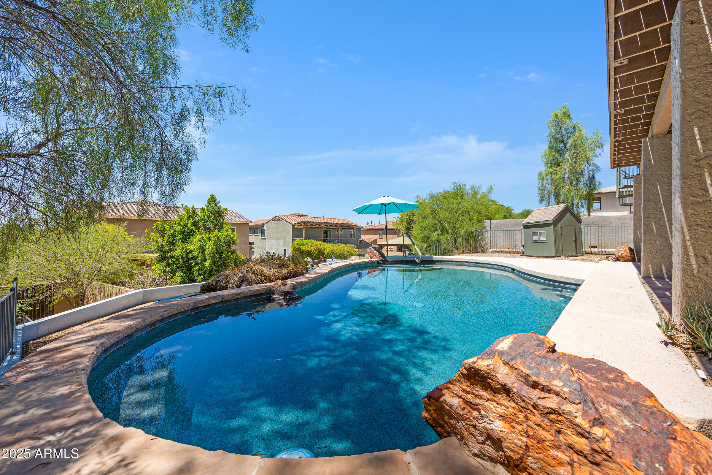 1419 E LAS PALMARITAS Drive
