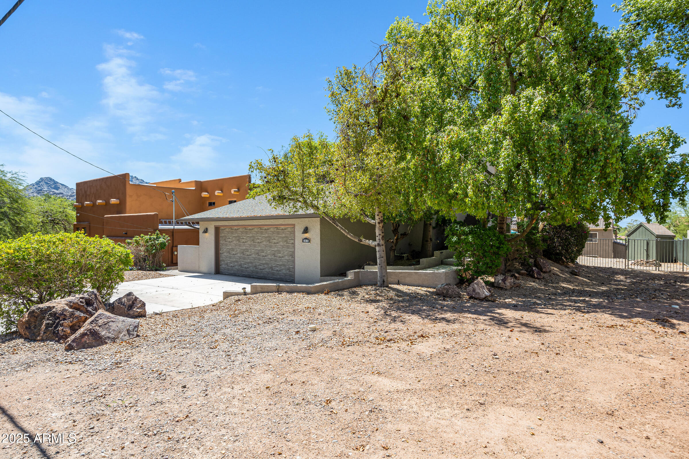 1419 E LAS PALMARITAS Drive