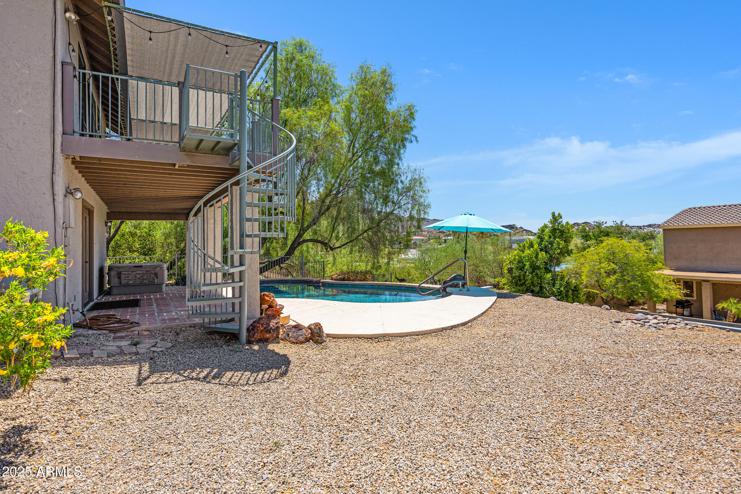 1419 E LAS PALMARITAS Drive