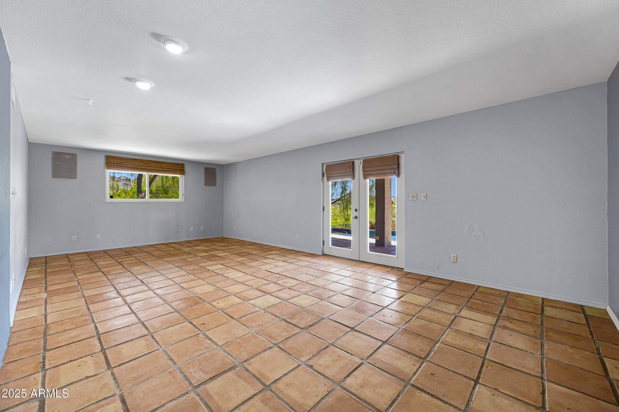 1419 E LAS PALMARITAS Drive