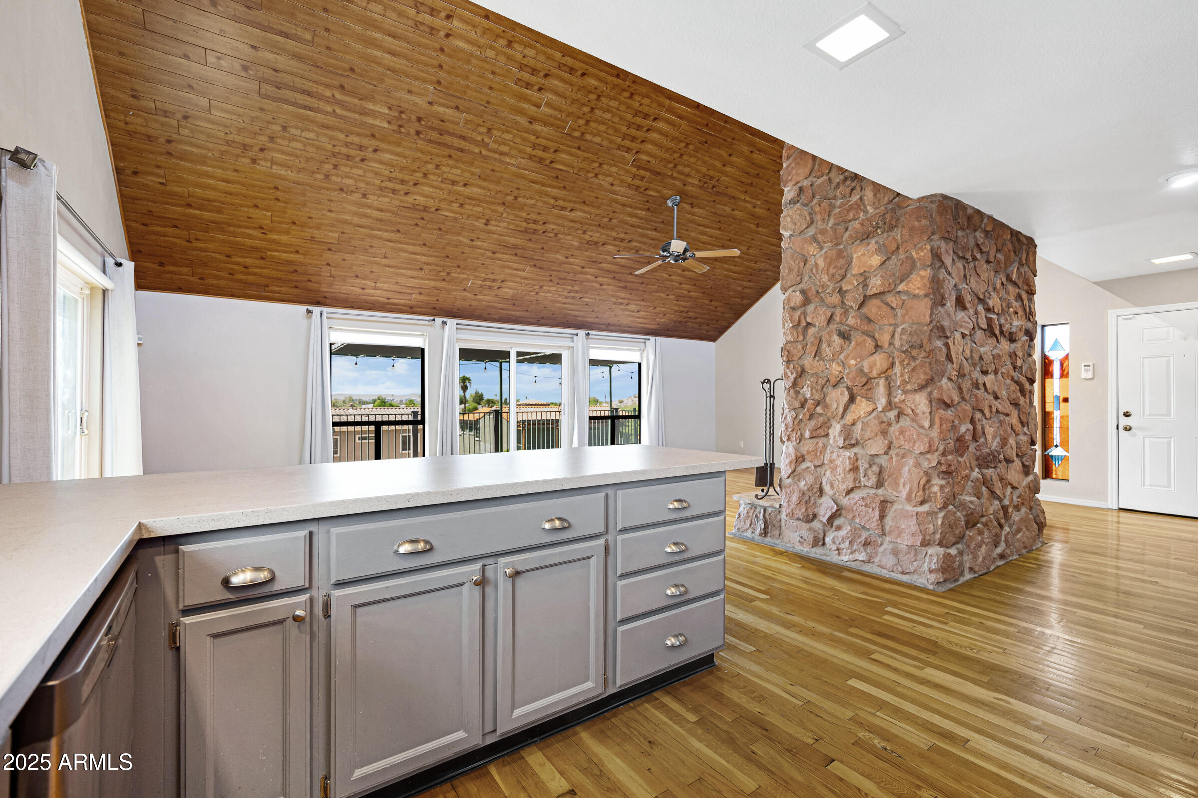 1419 E LAS PALMARITAS Drive