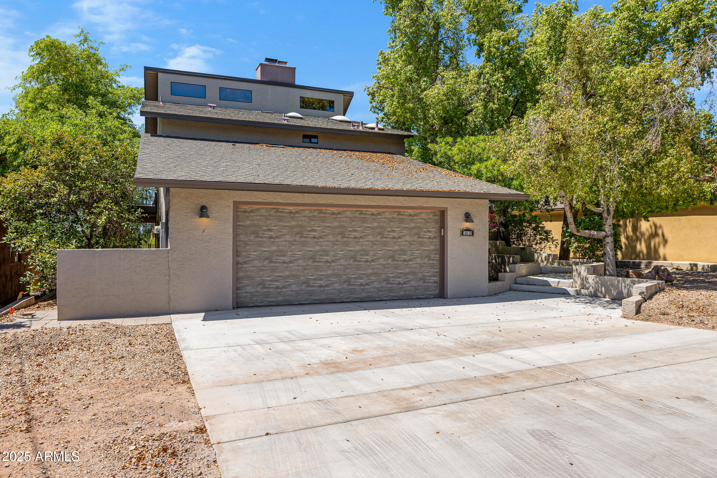 1419 E LAS PALMARITAS Drive