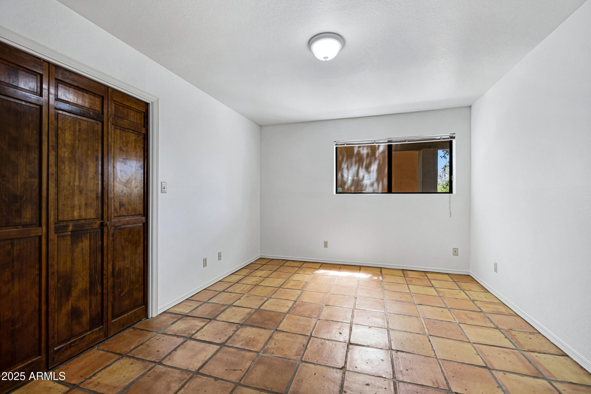 1419 E LAS PALMARITAS Drive