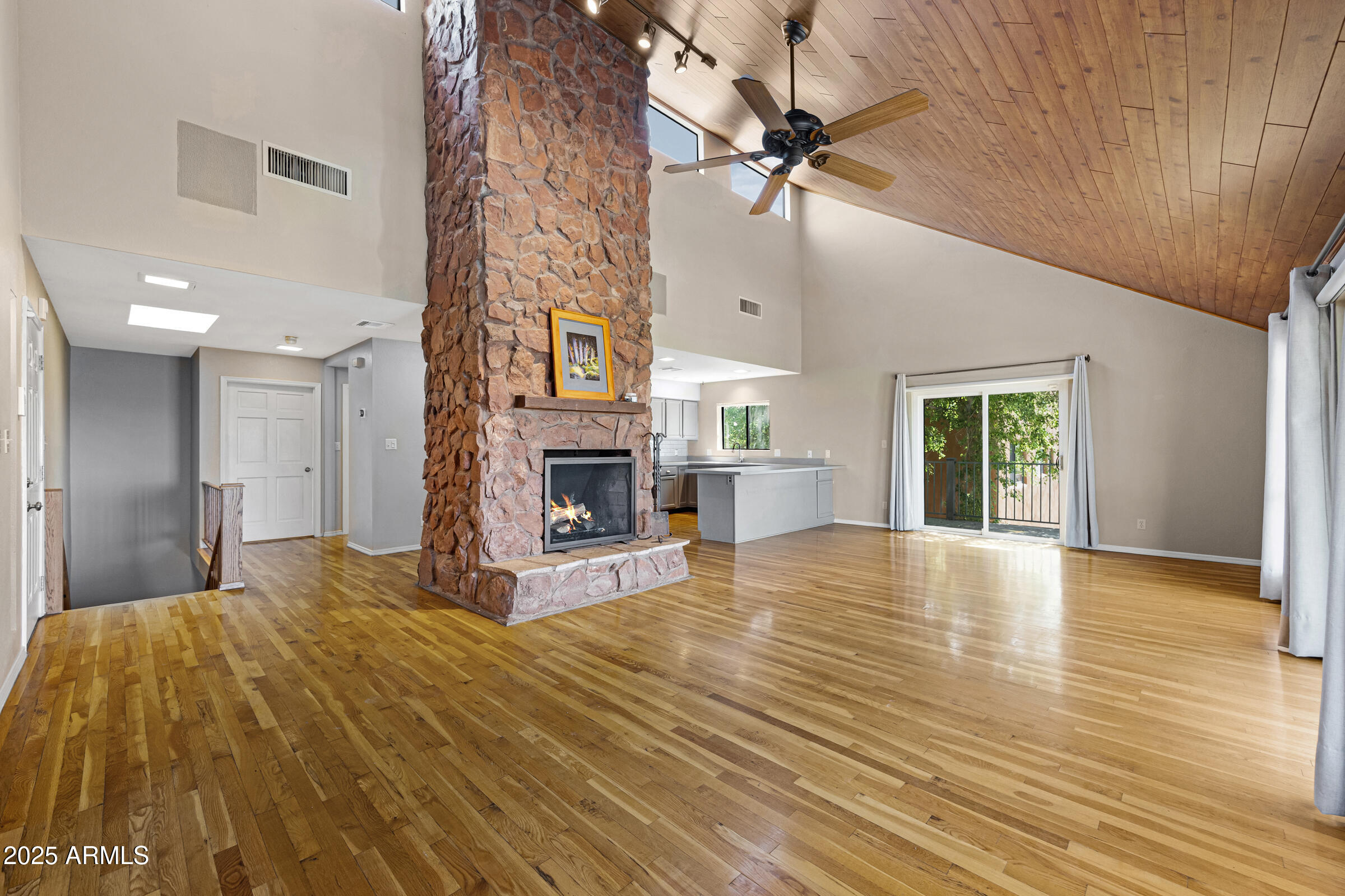 1419 E LAS PALMARITAS Drive