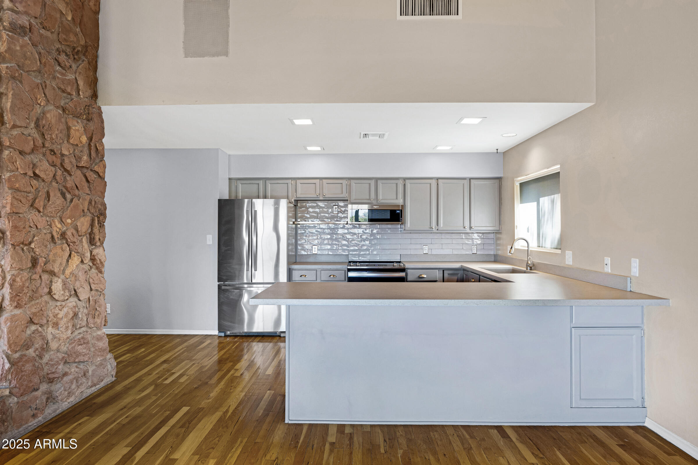1419 E LAS PALMARITAS Drive