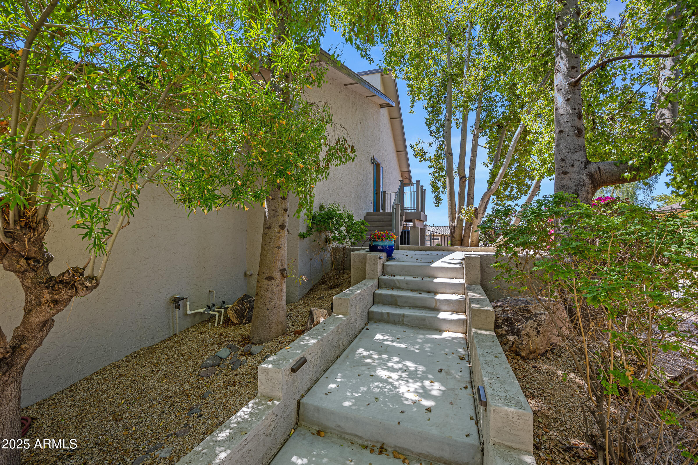 1419 E LAS PALMARITAS Drive