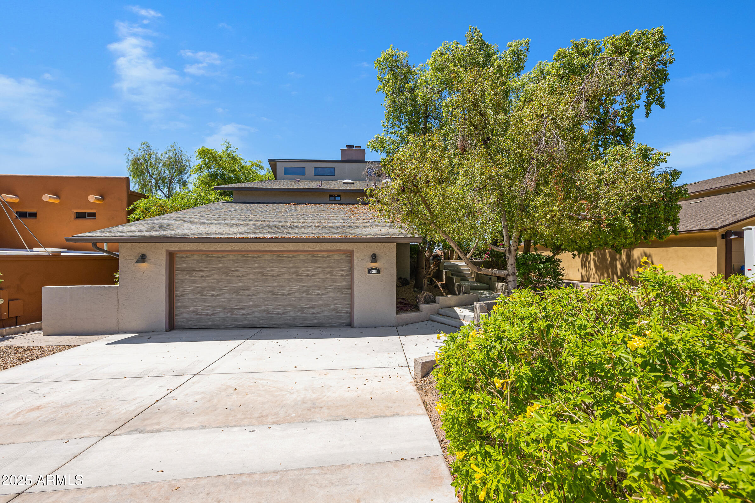 1419 E LAS PALMARITAS Drive