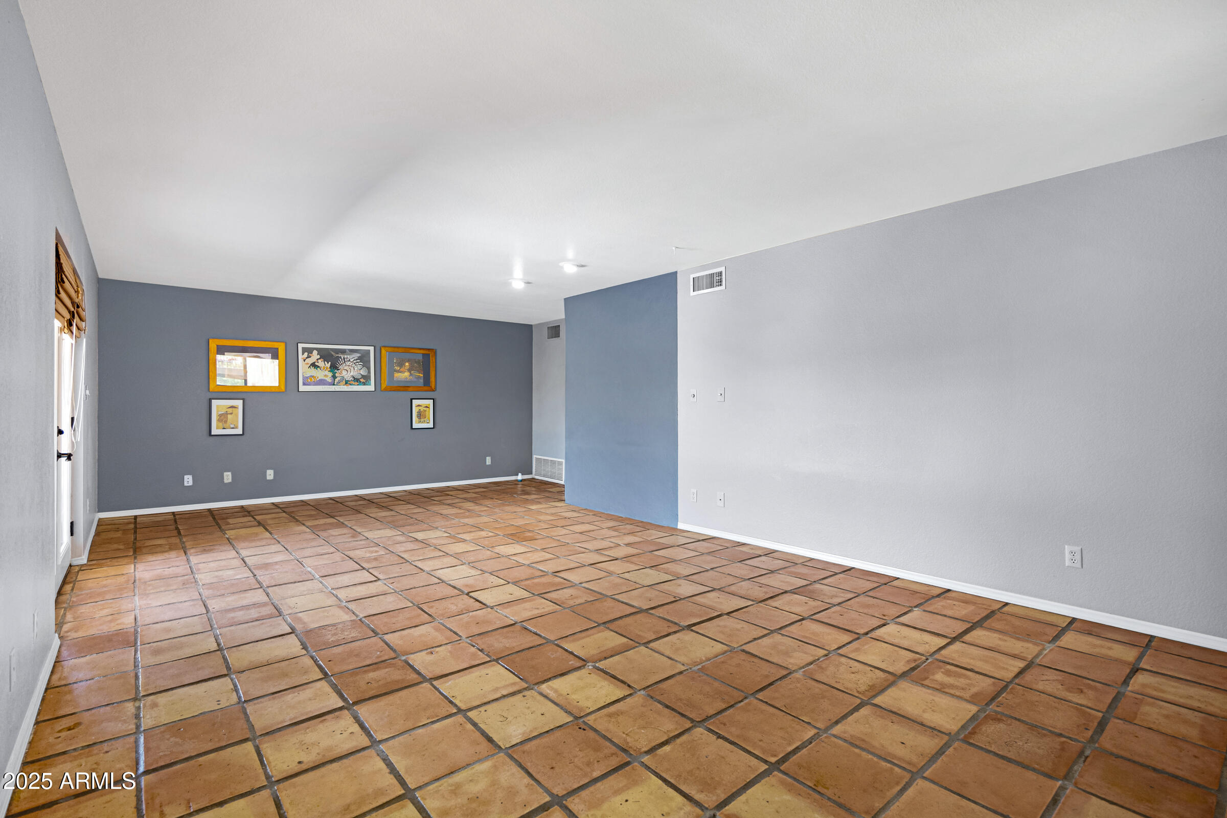 1419 E LAS PALMARITAS Drive
