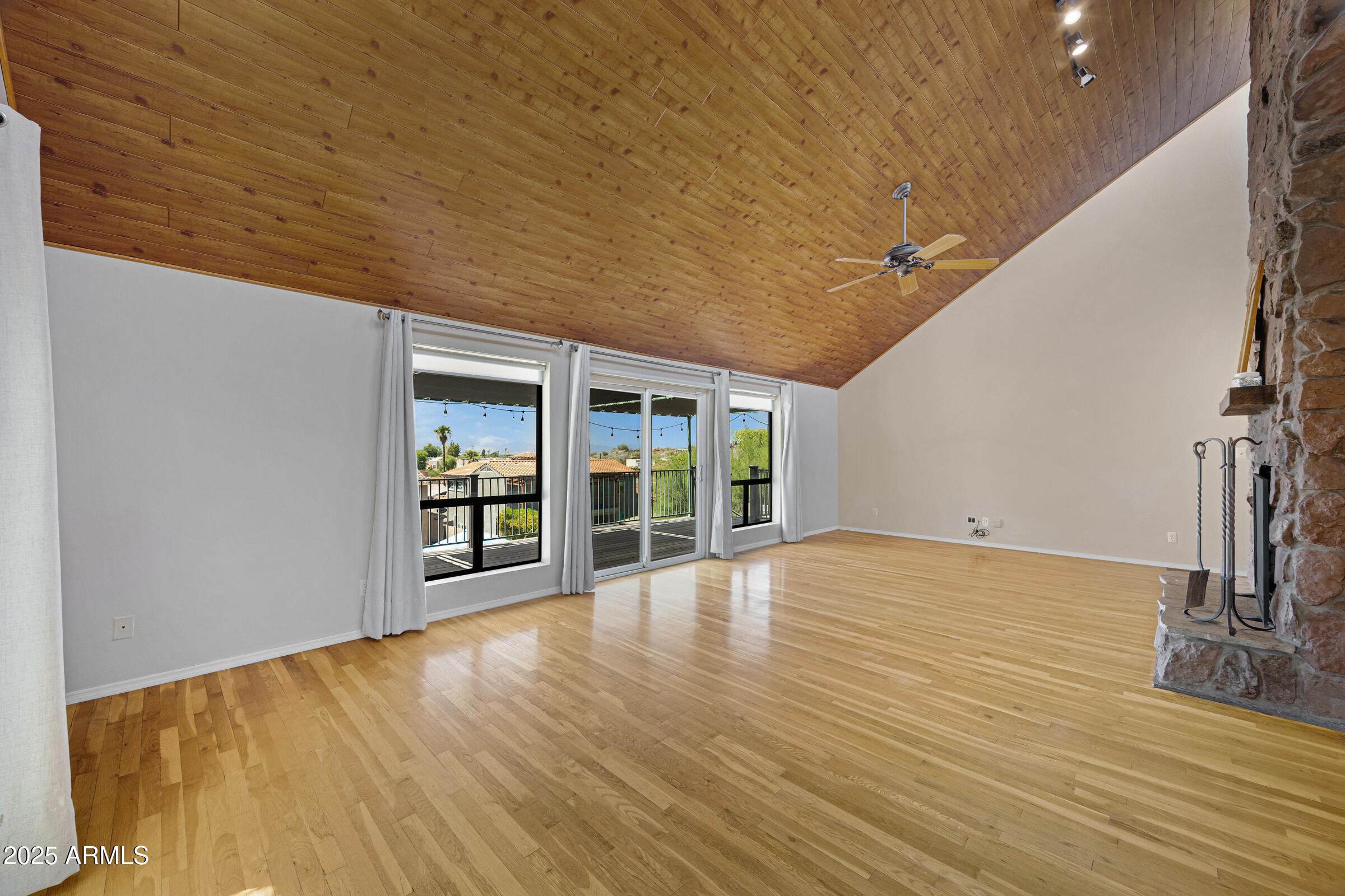 1419 E LAS PALMARITAS Drive