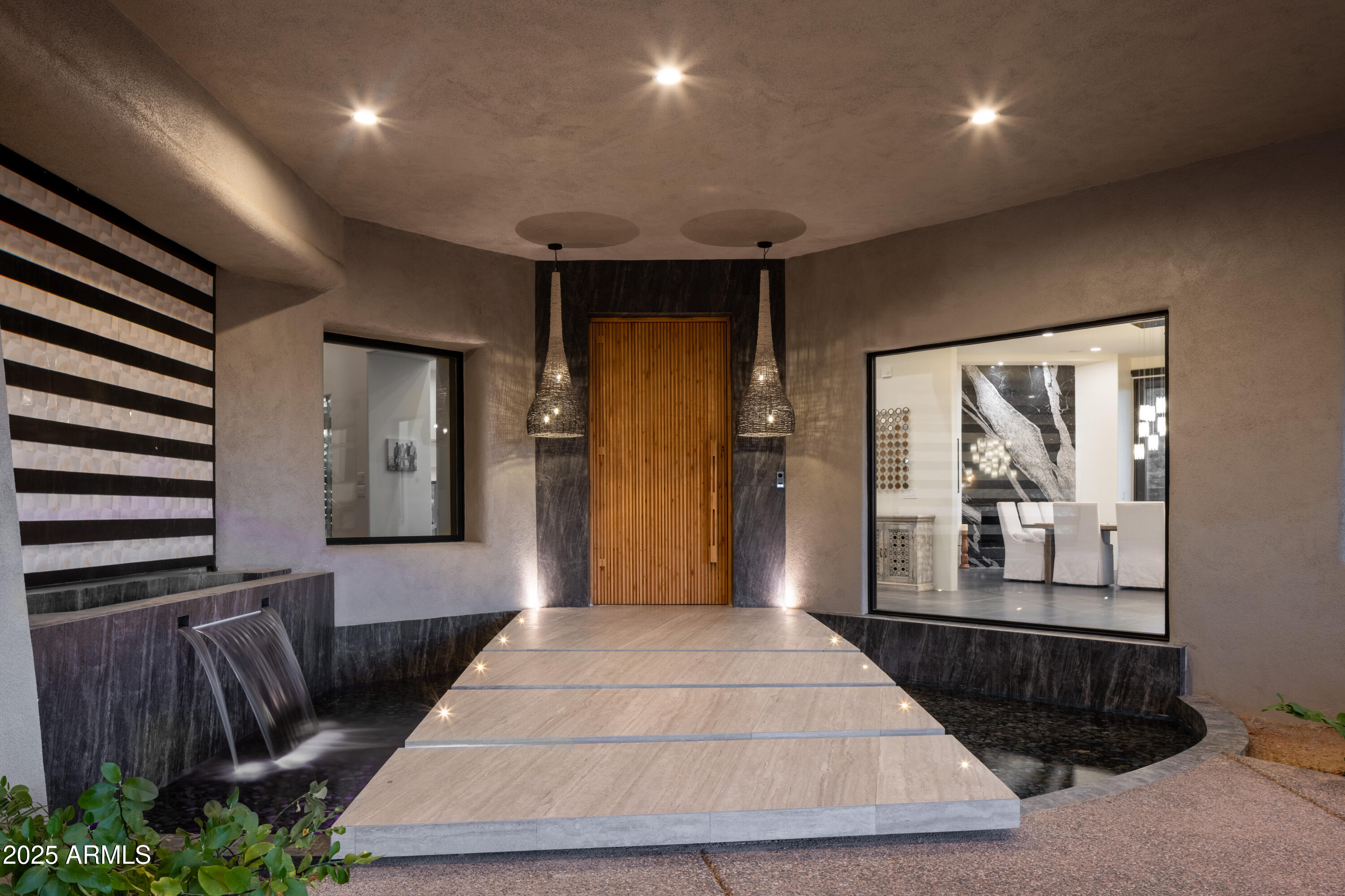 10315 E CALLE DE LAS BRISAS