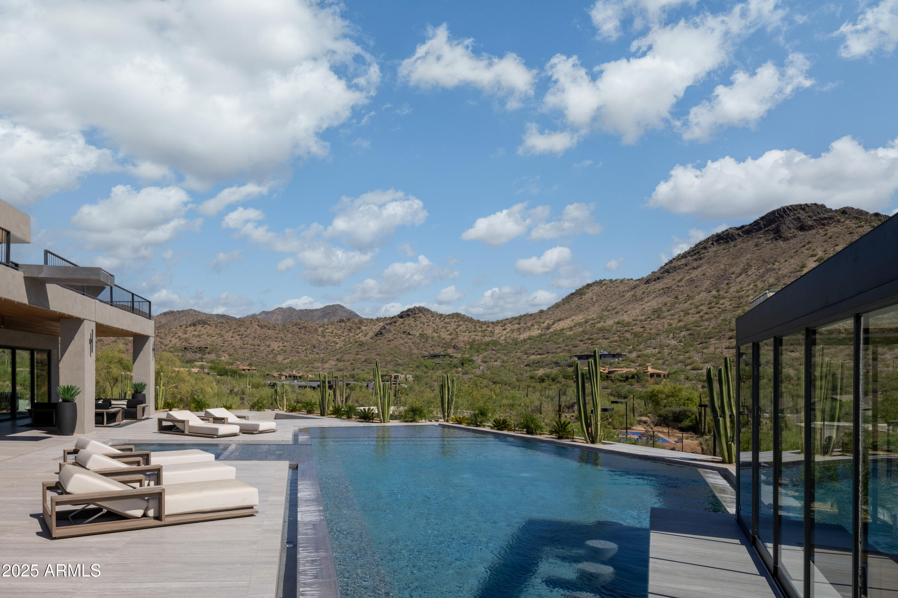 10315 E CALLE DE LAS BRISAS