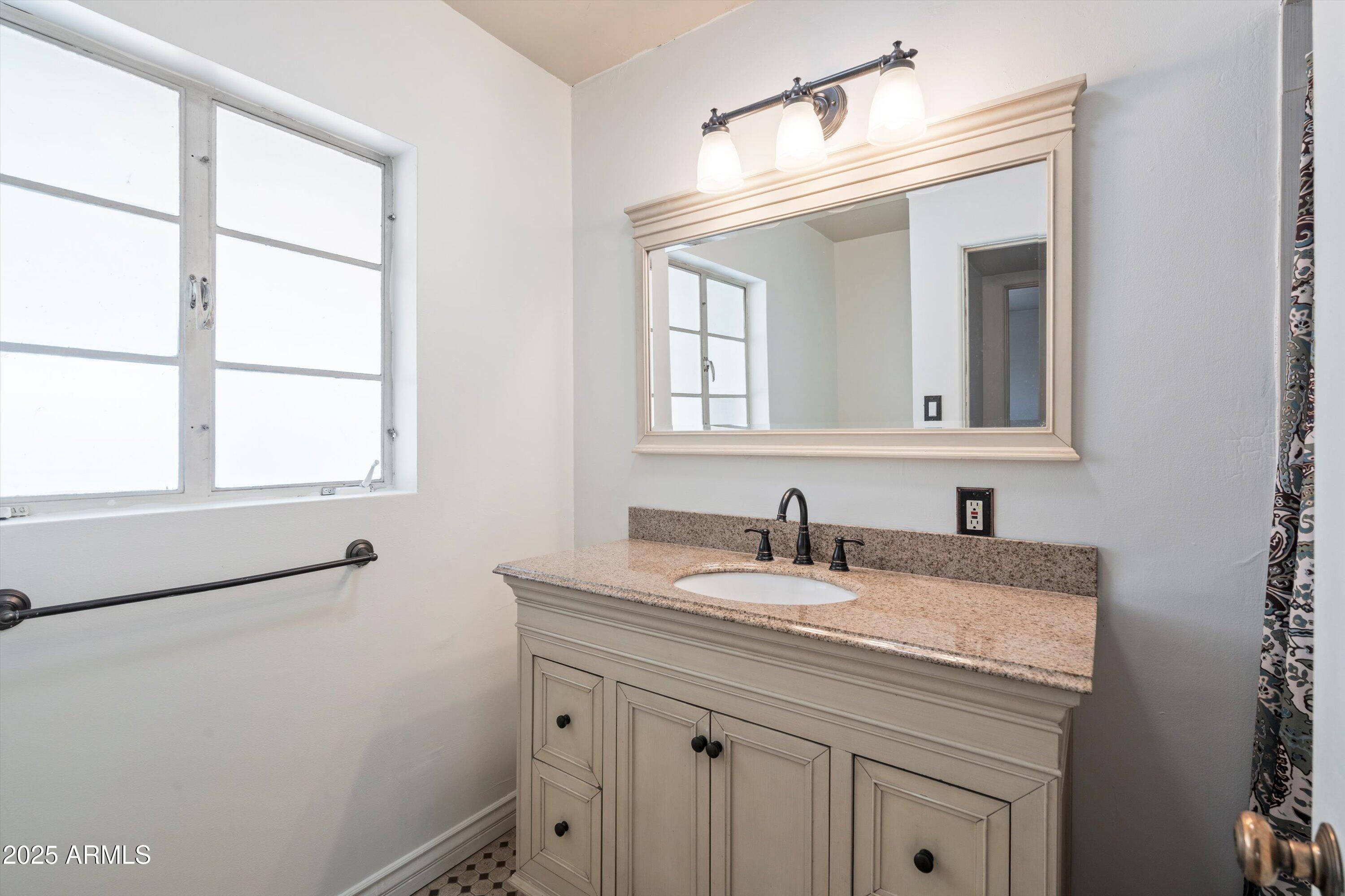 1629 W MONTEROSA Street