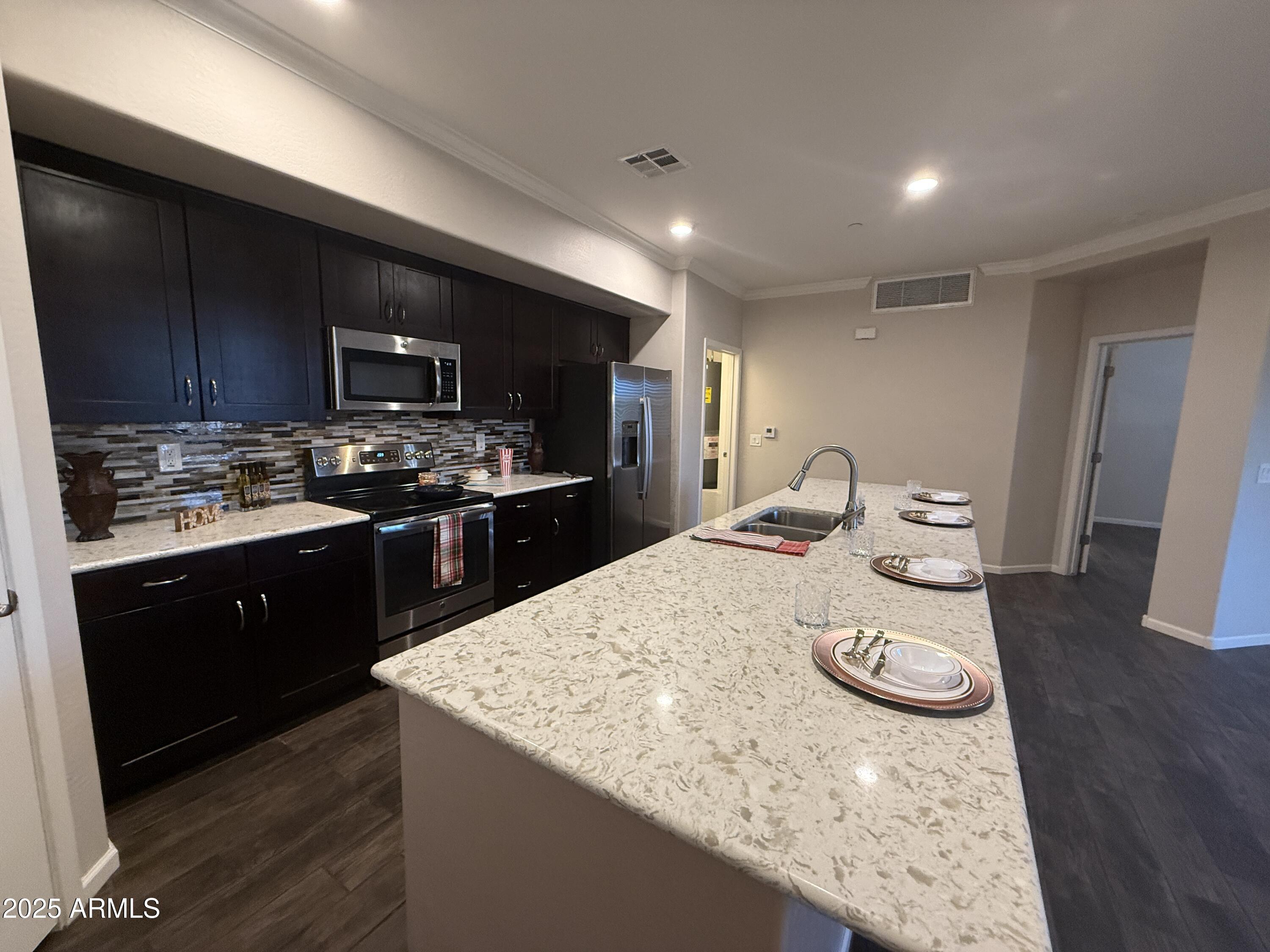 900 S CANAL Drive, 138