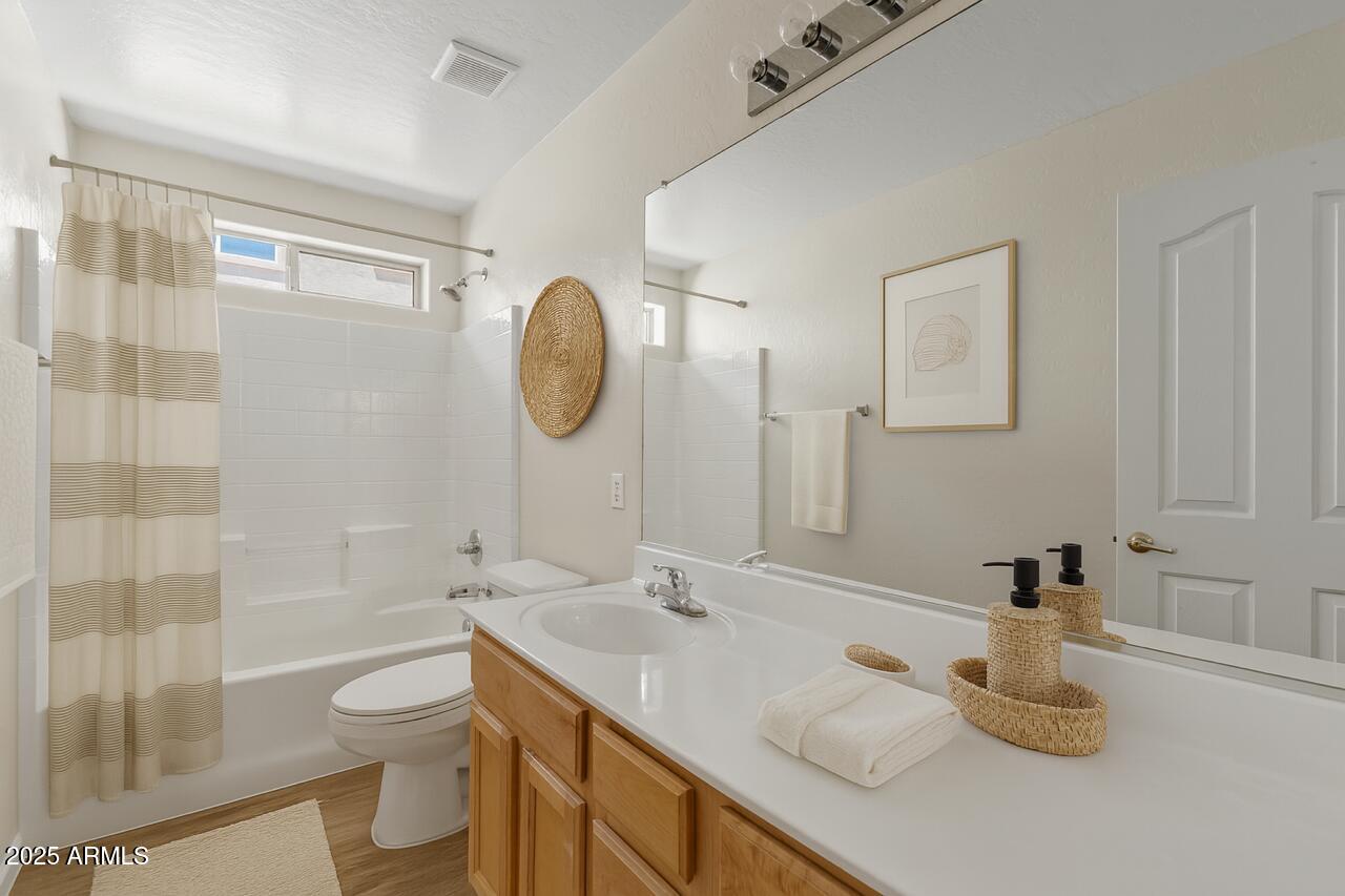 2136 W GOLDMINE MOUNTAIN Drive