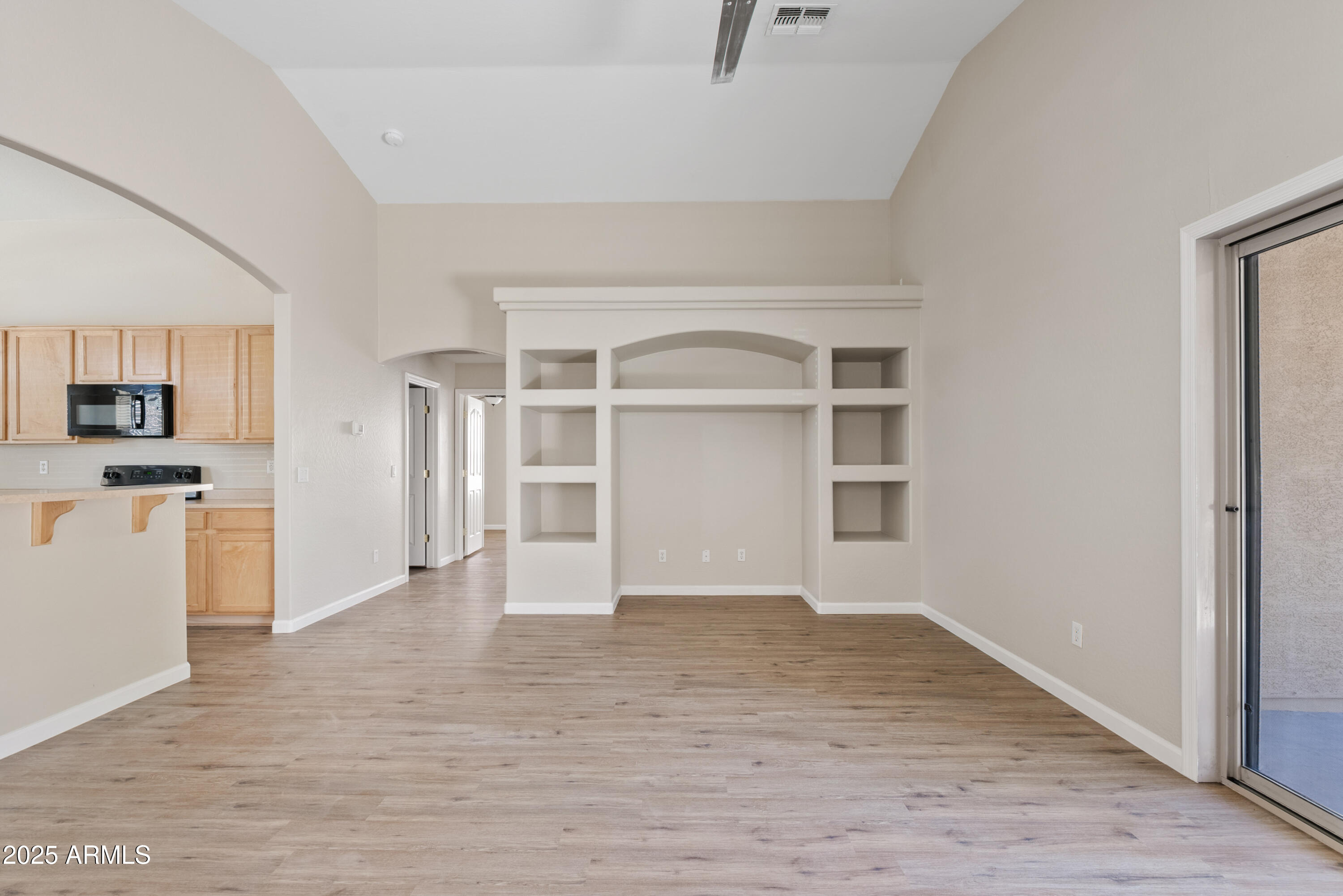 2136 W GOLDMINE MOUNTAIN Drive