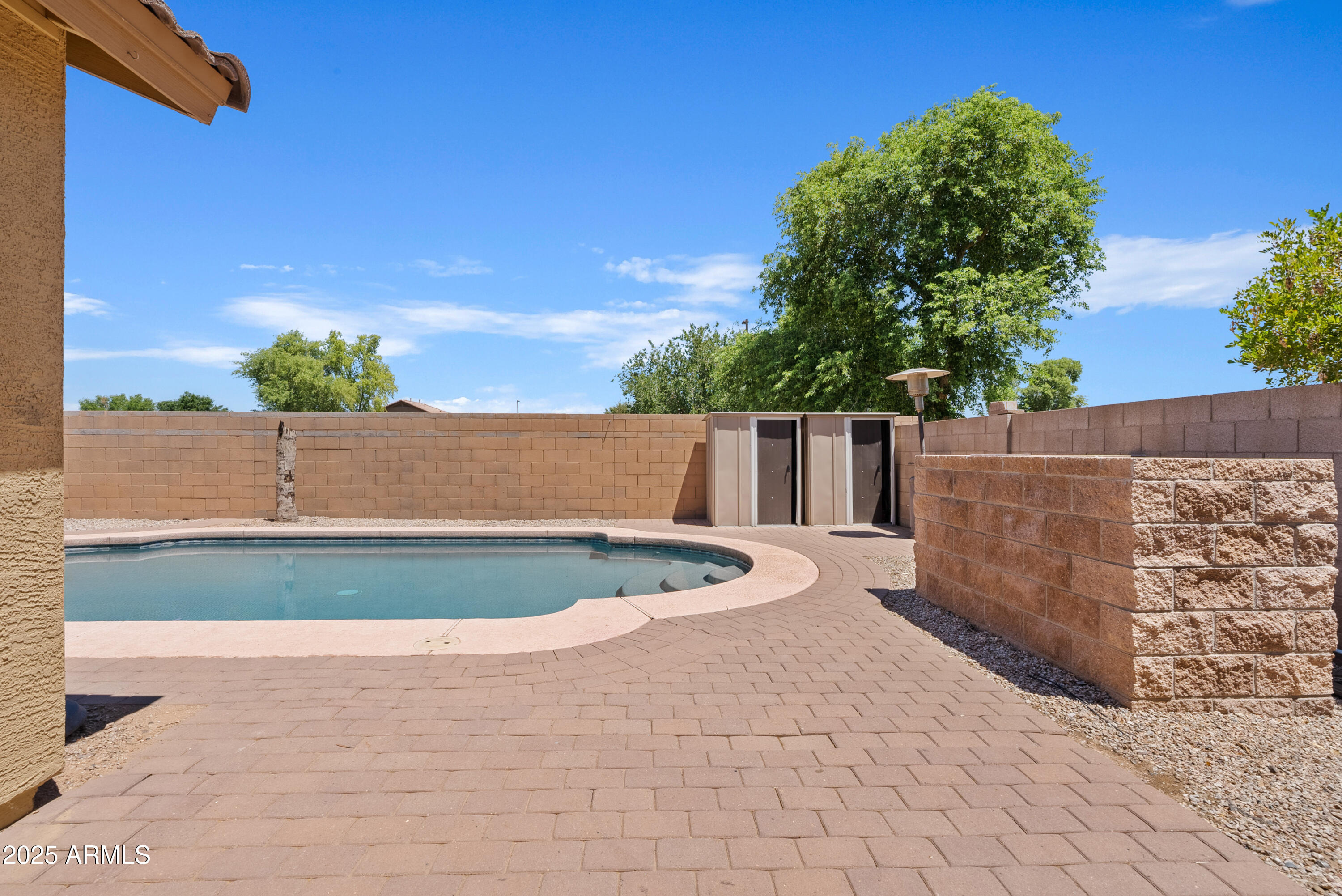 2136 W GOLDMINE MOUNTAIN Drive