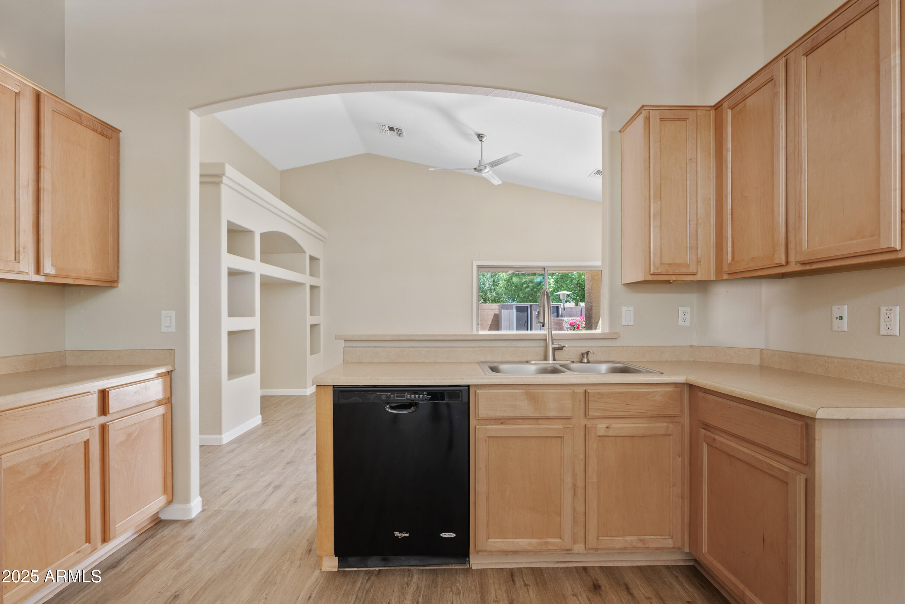 2136 W GOLDMINE MOUNTAIN Drive