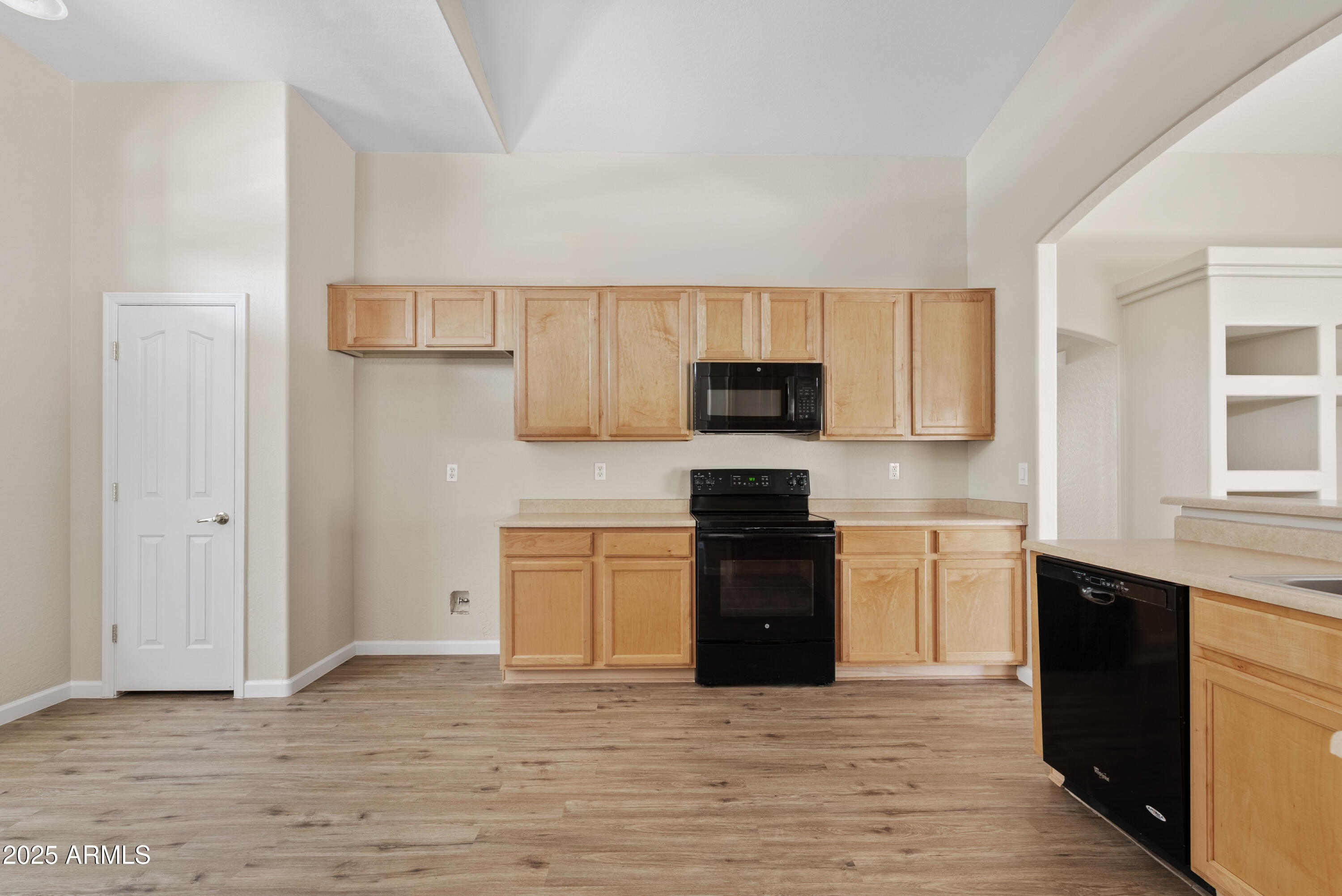 2136 W GOLDMINE MOUNTAIN Drive