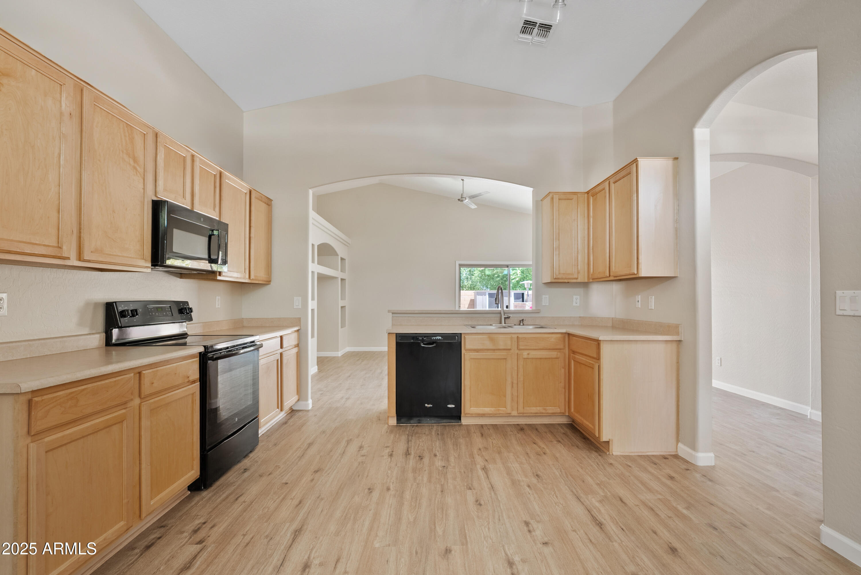 2136 W GOLDMINE MOUNTAIN Drive