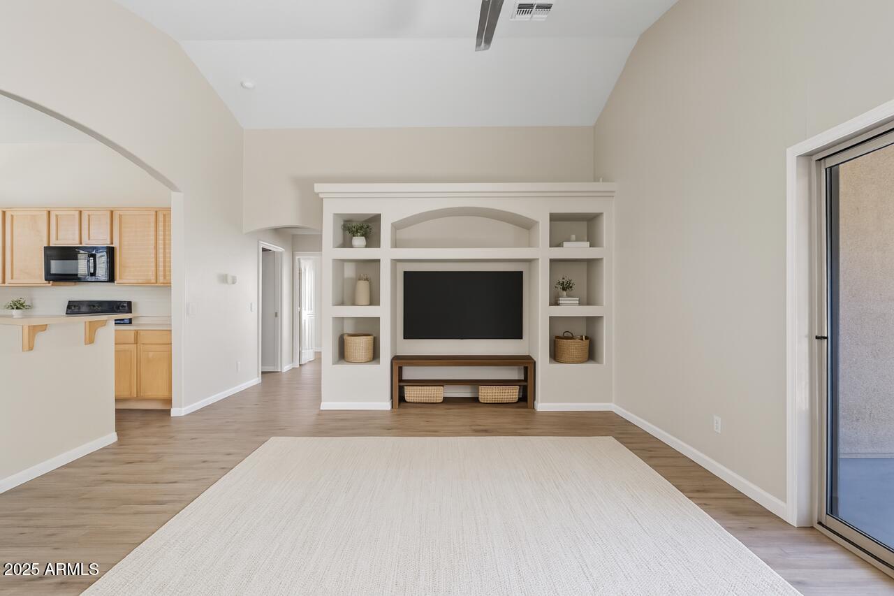 2136 W GOLDMINE MOUNTAIN Drive