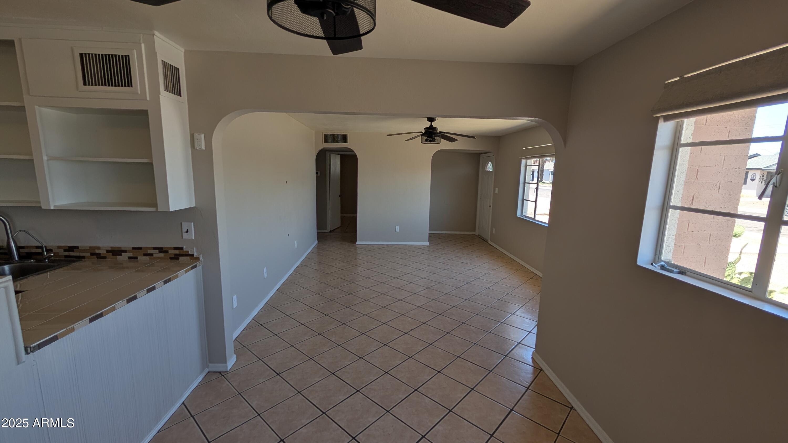 2927 W TOWNLEY Avenue