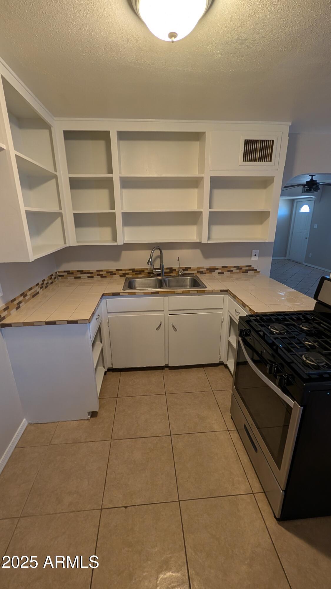 2927 W TOWNLEY Avenue