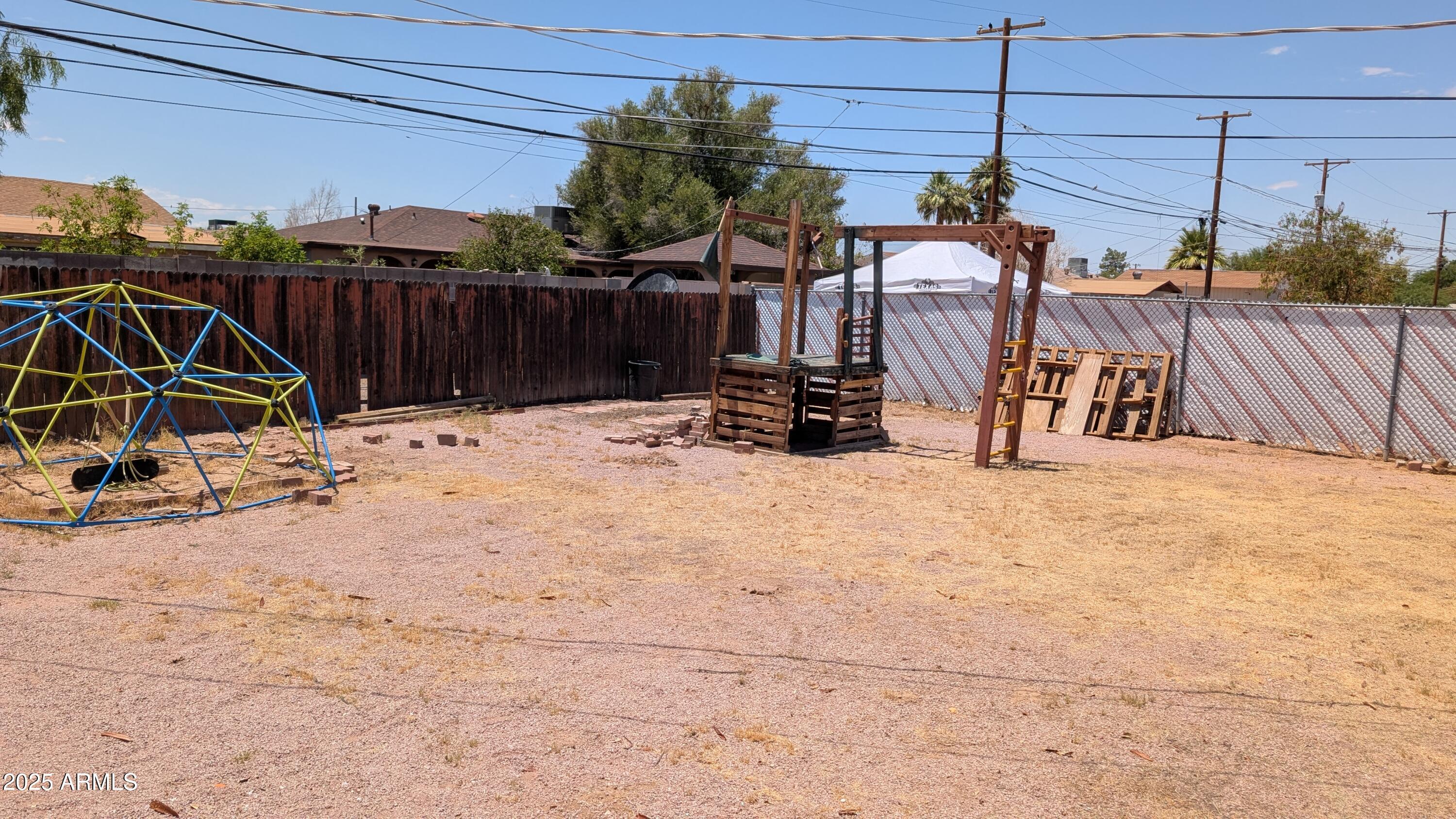 2927 W TOWNLEY Avenue