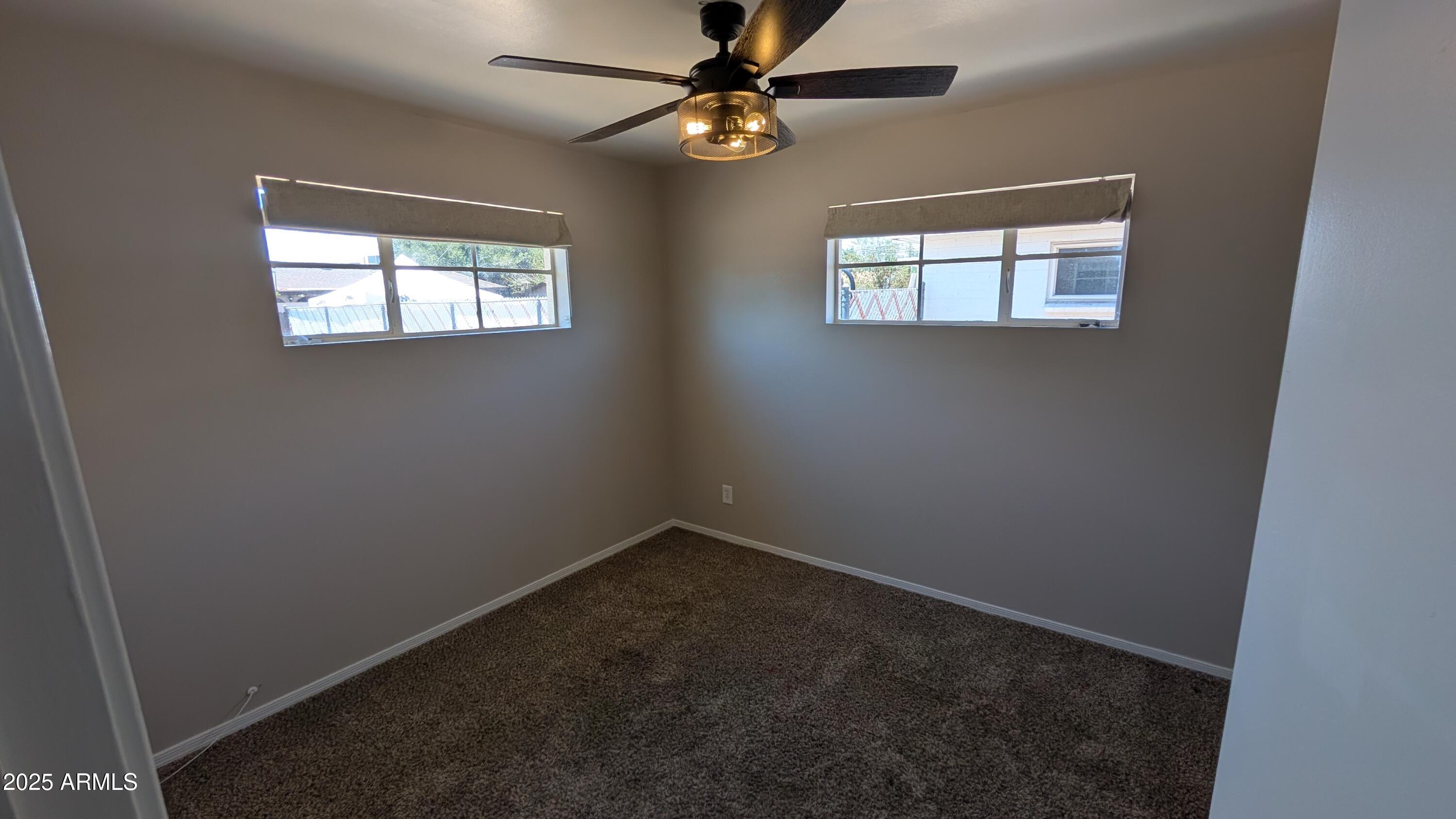 2927 W TOWNLEY Avenue