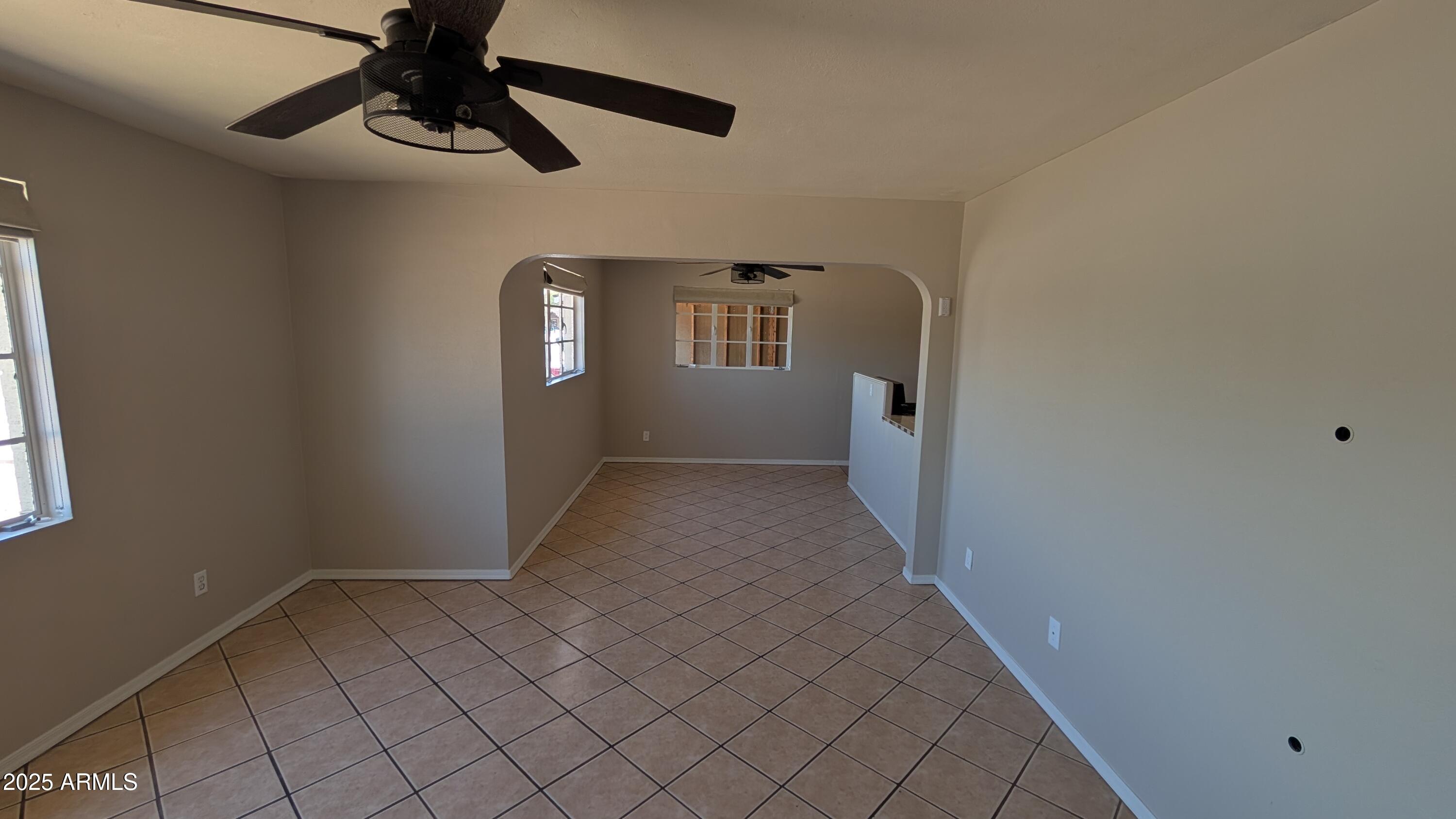 2927 W TOWNLEY Avenue