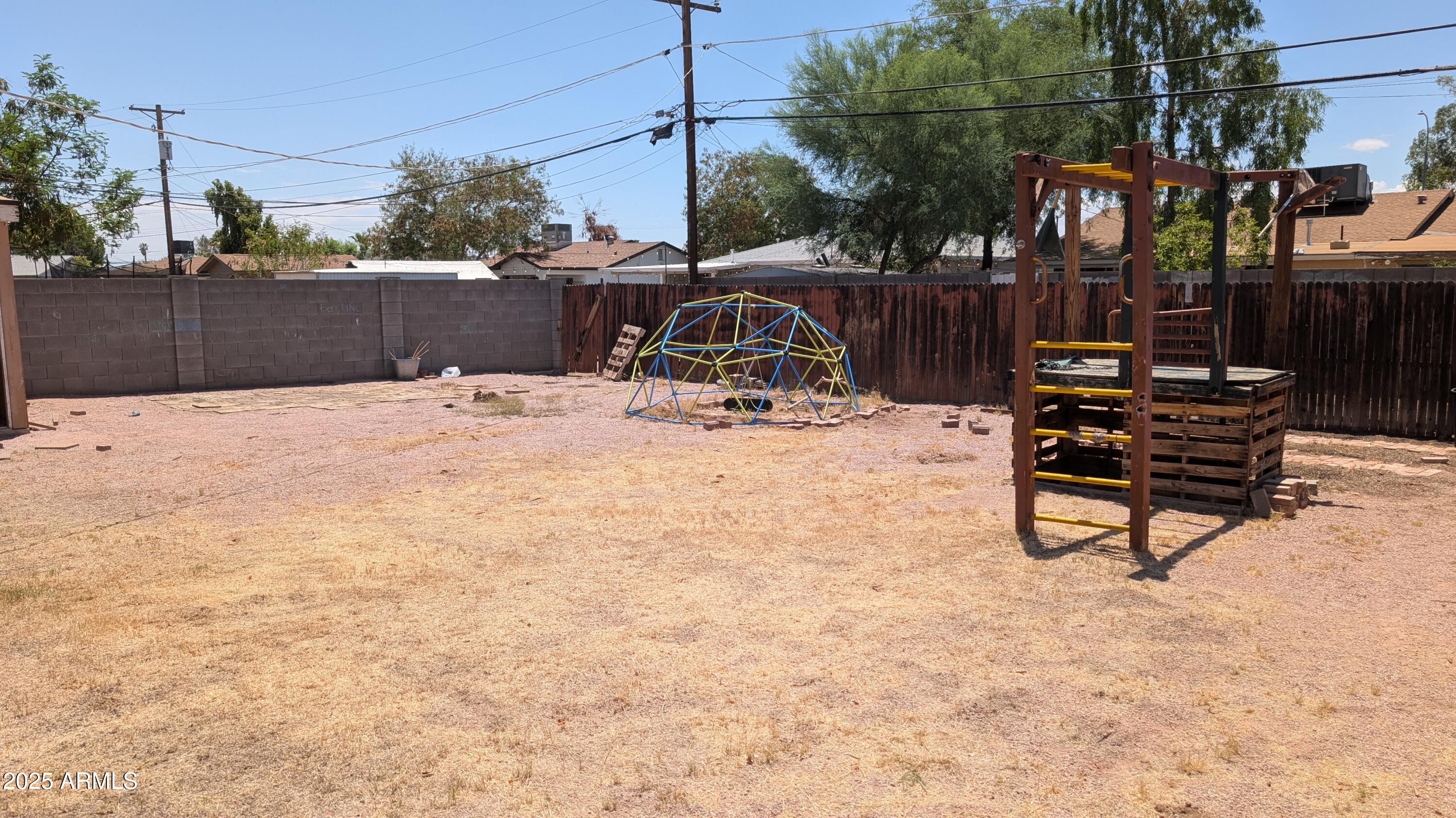 2927 W TOWNLEY Avenue