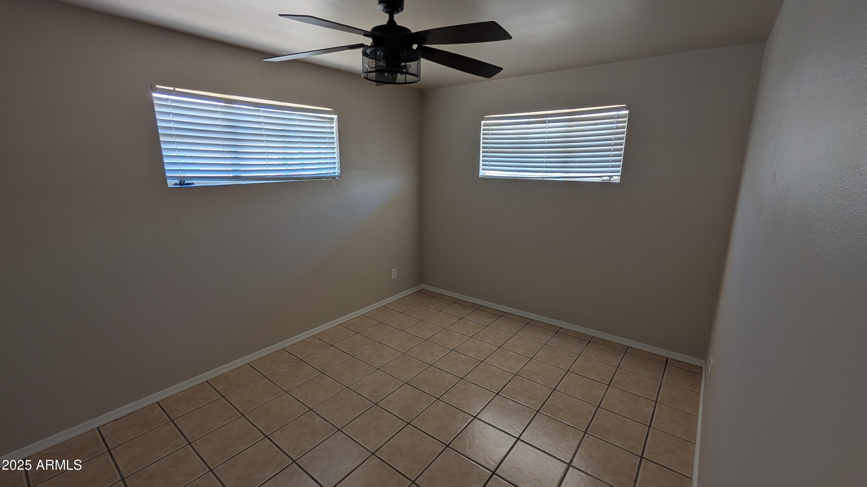 2927 W TOWNLEY Avenue